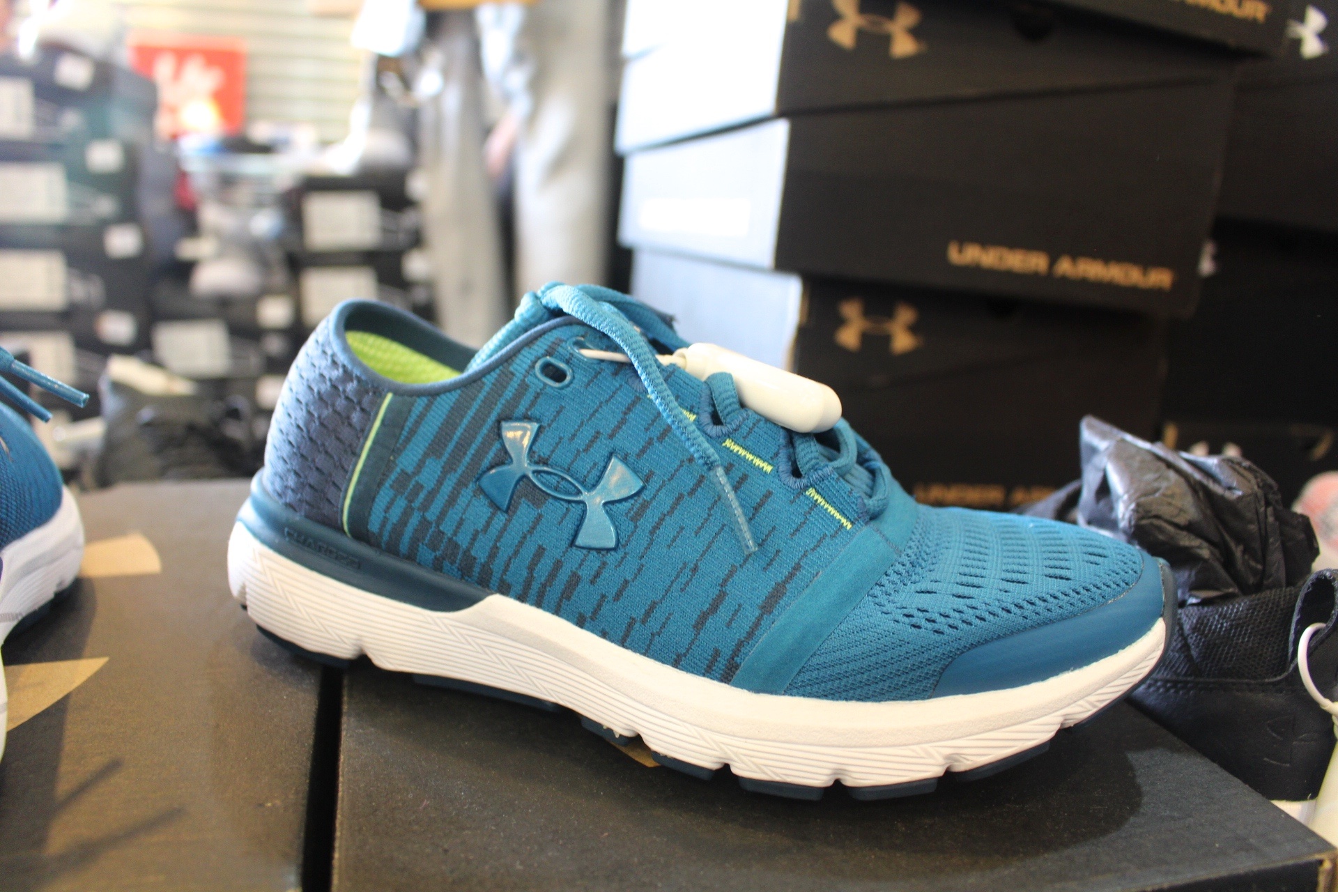 【買 UNDER ARMOUR 巡迴拍賣會】桃園場活動到2/9!最低商品35折、鞋款5折( 精選商品買3件或買5件再繼續打折) 【買 UNDER ARMOUR 巡迴拍賣會】桃園場活動到2/9!最低商品35折、鞋款5折( 精選商品買3件或買5件再繼續打折)