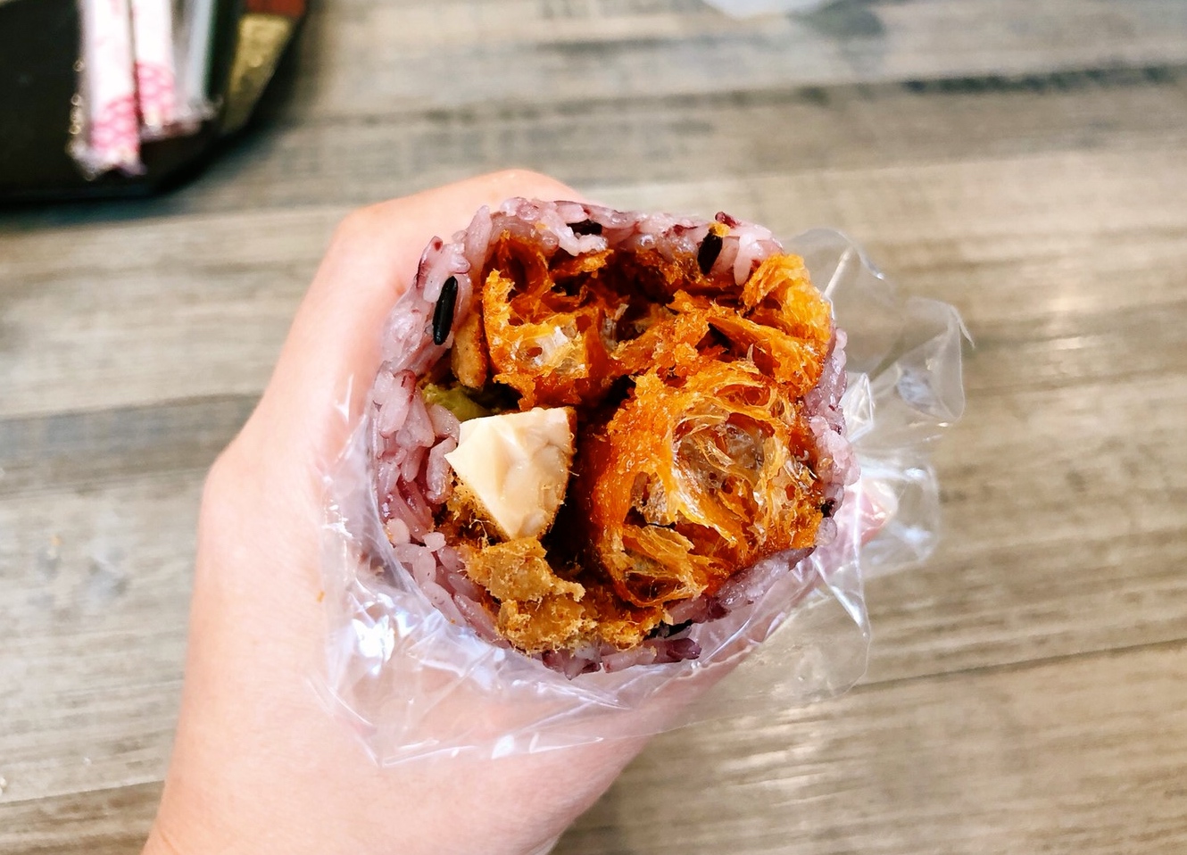 【食 甲上燒餅】連鎖精緻豆漿店。中式燒餅搭配西式配料,手工燒餅酥脆到直掉屑屑! 【食 甲上燒餅】連鎖精緻豆漿店。中式燒餅搭配西式配料,手工燒餅酥脆到直掉屑屑!