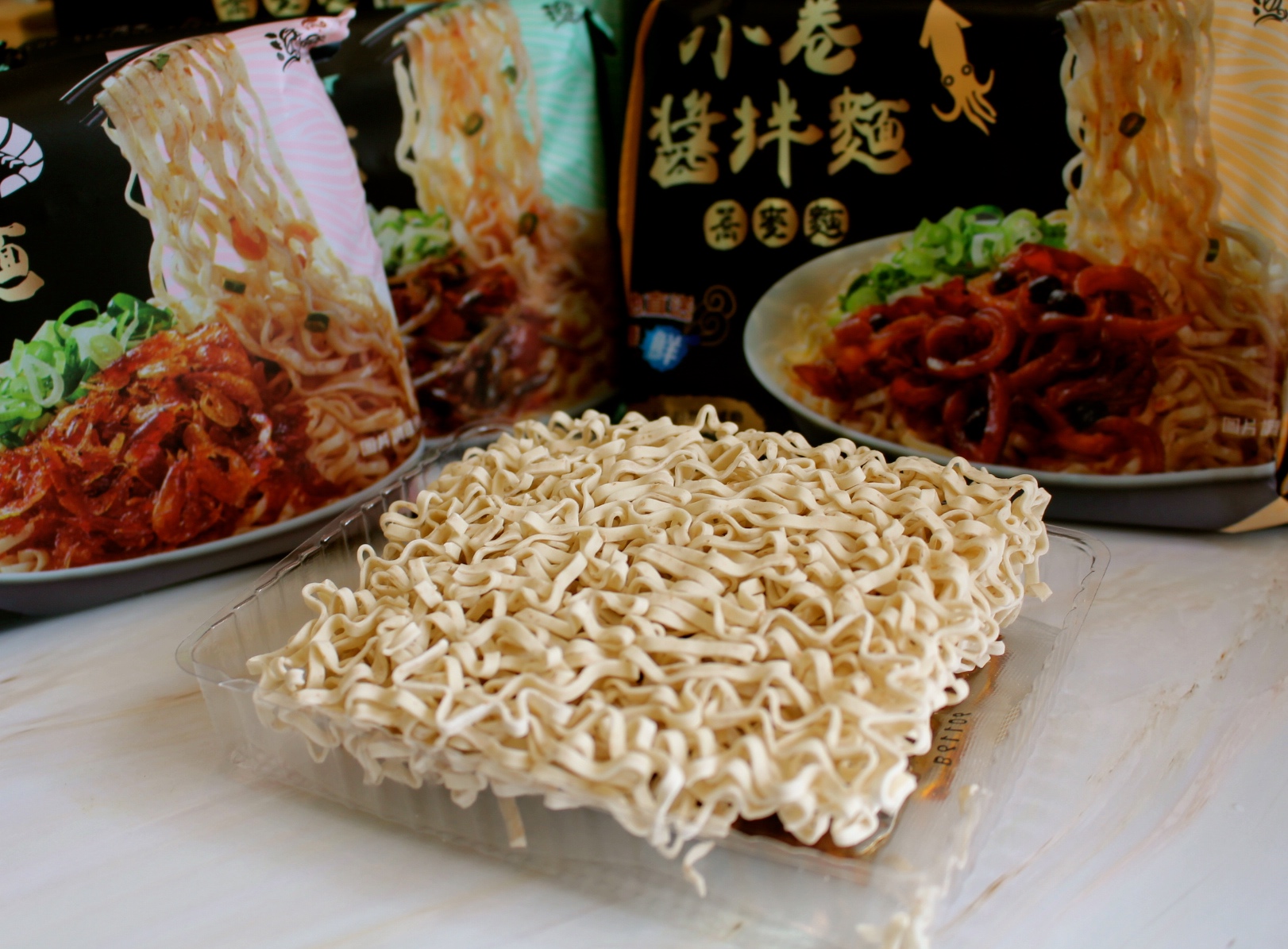 【食 漁品軒醬拌麵】傳承ㄧ甲子基隆在地漁品軒!小卷醬包搭配蕎麥麵,輕鬆快速完成一餐 【食 漁品軒醬拌麵】傳承ㄧ甲子基隆在地漁品軒!小卷醬包搭配蕎麥麵,輕鬆快速完成一餐