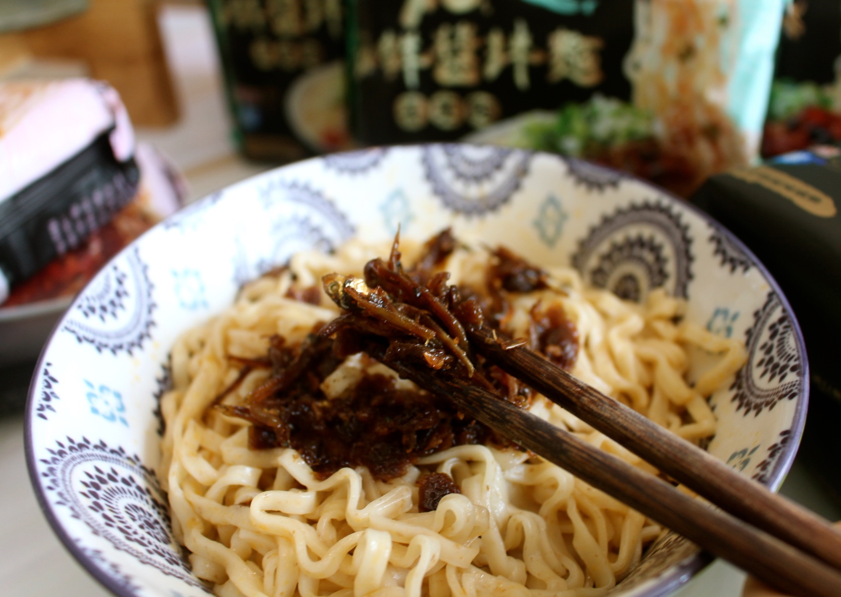 【食 漁品軒醬拌麵】傳承ㄧ甲子基隆在地漁品軒!小卷醬包搭配蕎麥麵,輕鬆快速完成一餐 【食 漁品軒醬拌麵】傳承ㄧ甲子基隆在地漁品軒!小卷醬包搭配蕎麥麵,輕鬆快速完成一餐