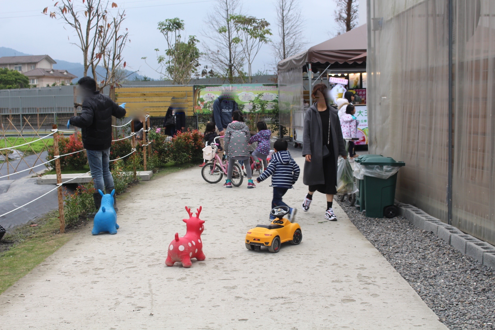 【玩 張美阿嬤農場】150元體驗餵鹿(含蔥油餅一份、暢飲有機紅茶)預約親子DIY體驗才能更有趣! 【玩 張美阿嬤農場】150元體驗餵鹿(含蔥油餅一份、暢飲有機紅茶)預約親子DIY體驗才能更有趣!