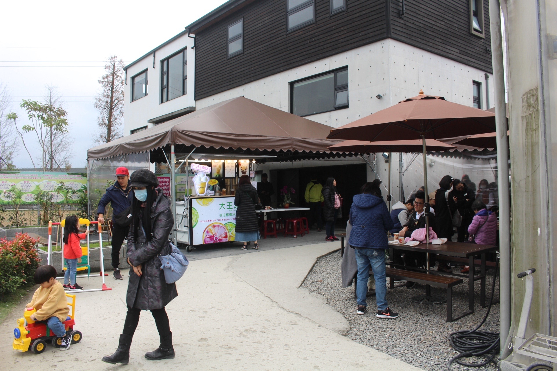 【玩 張美阿嬤農場】150元體驗餵鹿(含蔥油餅一份、暢飲有機紅茶)預約親子DIY體驗才能更有趣! 【玩 張美阿嬤農場】150元體驗餵鹿(含蔥油餅一份、暢飲有機紅茶)預約親子DIY體驗才能更有趣!