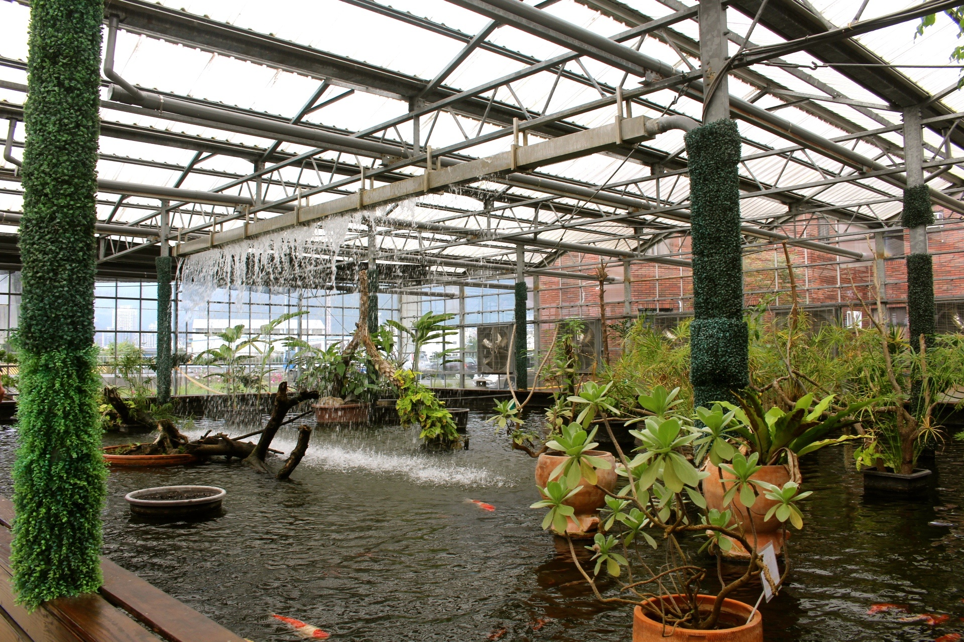 【遊 金車礁溪蘭花園】全年無休+免費入場!超大水生植物區可餵食錦鯉,附設草皮兒童區、仙人掌蘭花區(雨天備案) 【遊 金車礁溪蘭花園】全年無休+免費入場!超大水生植物區可餵食錦鯉,附設草皮兒童區、仙人掌蘭花區(雨天備案)
