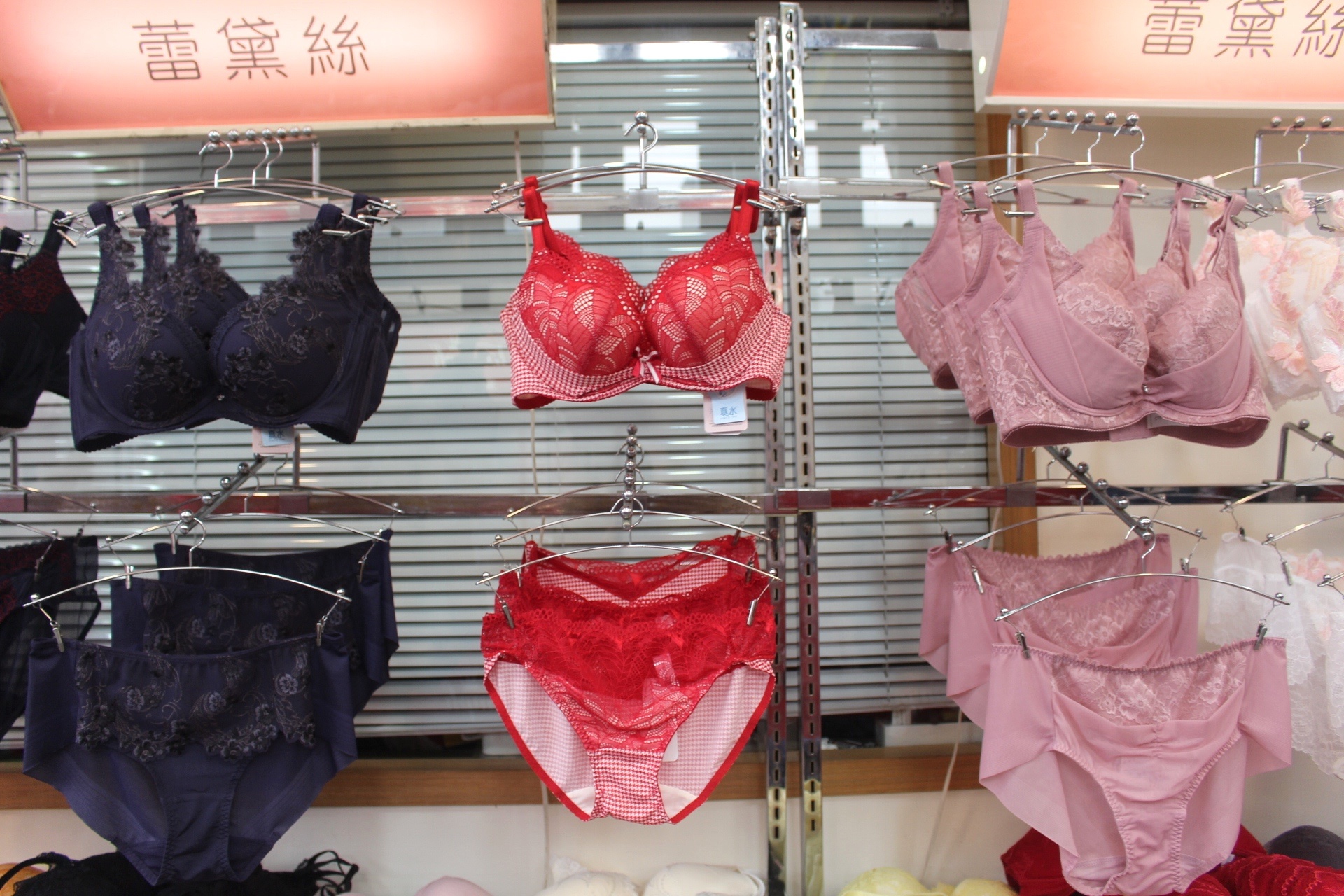 【買 黛安芬&蕾黛絲年度特賣會】2/27~3/15。內褲99元起、NG內衣2件500元！滿額送酒精隨身瓶.還有機會抽到氣炸鍋or吸塵器