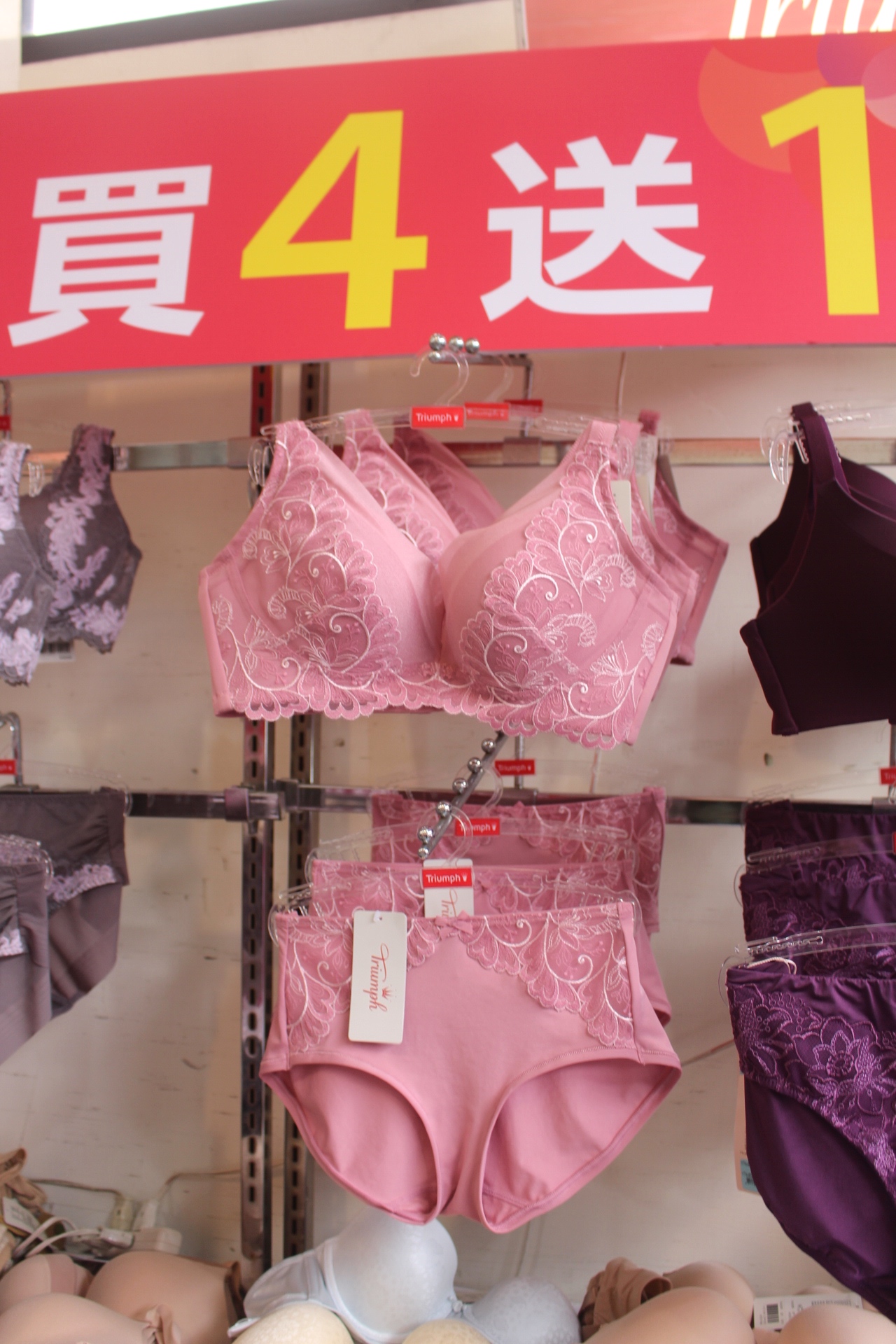 【買 黛安芬&蕾黛絲年度特賣會】2/27~3/15。內褲99元起、NG內衣2件500元！滿額送酒精隨身瓶.還有機會抽到氣炸鍋or吸塵器