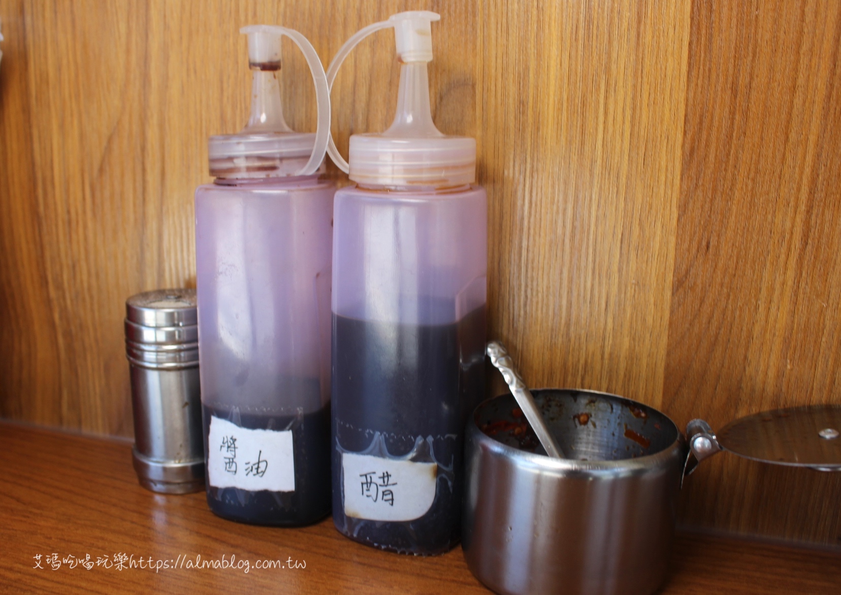 〖肉羹味〗只選用新鮮溫體黑豬!肉羹全程手工製作.炒米粉+辣椒醬有夠味.自家古早味紅茶10元 〖肉羹味〗只選用新鮮溫體黑豬!肉羹全程手工製作.炒米粉+辣椒醬有夠味.自家古早味紅茶10元
