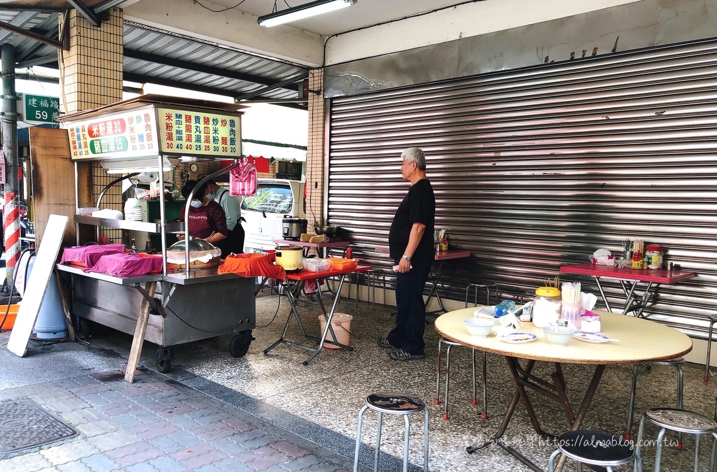 〖建福路無名小吃攤〗在地人的台式早餐.銅板小吃.豬血湯+炒米粉才55元!CP值高高高 〖建福路無名小吃攤〗在地人的台式早餐.銅板小吃.豬血湯+炒米粉才55元!CP值高高高