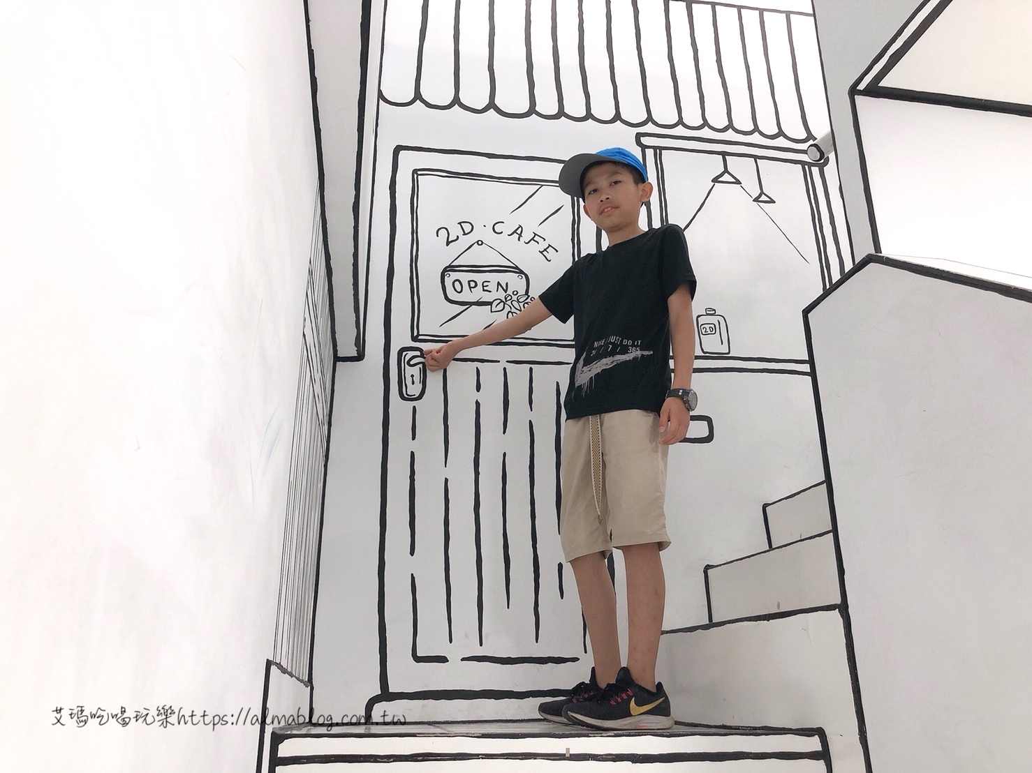 〖2D TAIWAN〗二次元漫畫風咖啡館.整間裝潢都用畫的!B1還有秘境小洞.居酒屋.烘焙廚房.日本電車 〖2D TAIWAN〗二次元漫畫風咖啡館.整間裝潢都用畫的!B1還有秘境小洞.居酒屋.烘焙廚房.日本電車