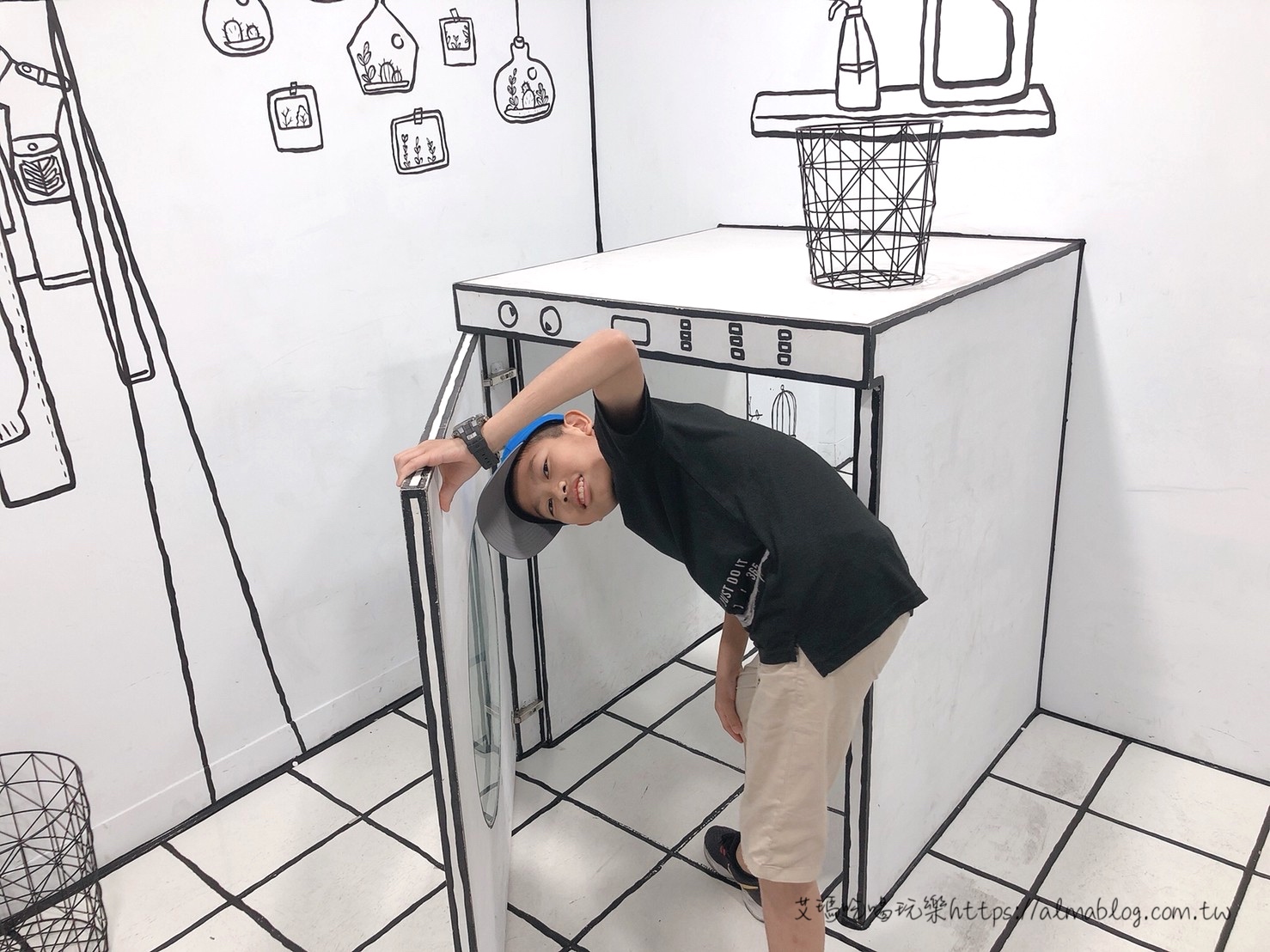 〖2D TAIWAN〗二次元漫畫風咖啡館.整間裝潢都用畫的!B1還有秘境小洞.居酒屋.烘焙廚房.日本電車 〖2D TAIWAN〗二次元漫畫風咖啡館.整間裝潢都用畫的!B1還有秘境小洞.居酒屋.烘焙廚房.日本電車