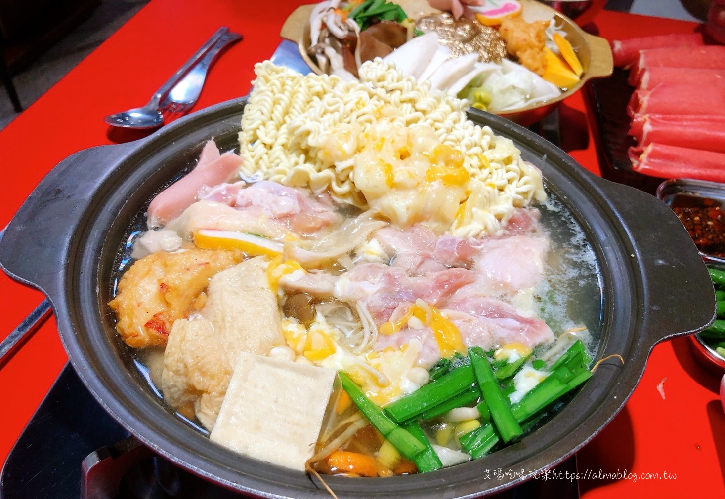〖韓大力〗一個人只要168元就能吃銅盤烤肉!內用提供十種韓式小菜、白飯、冰淇淋和飲料無限吃到飽 〖韓大力〗一個人只要168元就能吃銅盤烤肉!內用提供十種韓式小菜、白飯、冰淇淋和飲料無限吃到飽