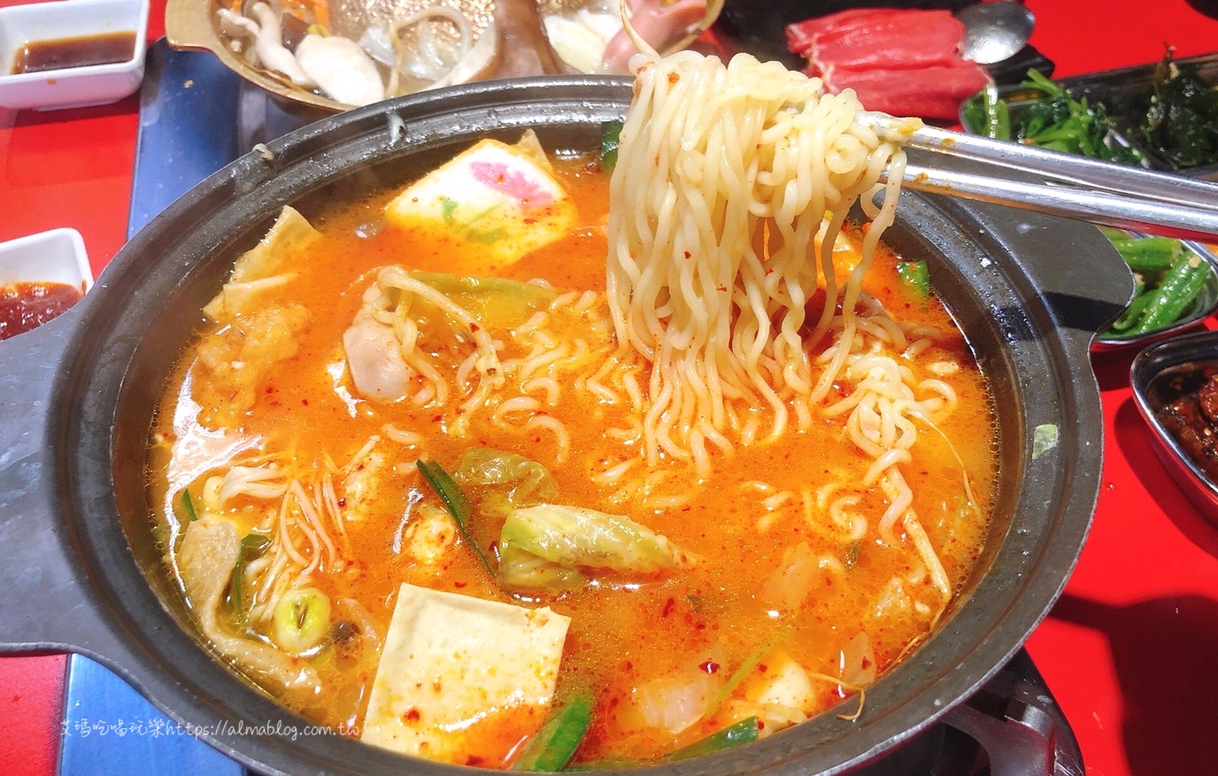 〖韓大力〗一個人只要168元就能吃銅盤烤肉!內用提供十種韓式小菜、白飯、冰淇淋和飲料無限吃到飽 〖韓大力〗一個人只要168元就能吃銅盤烤肉!內用提供十種韓式小菜、白飯、冰淇淋和飲料無限吃到飽