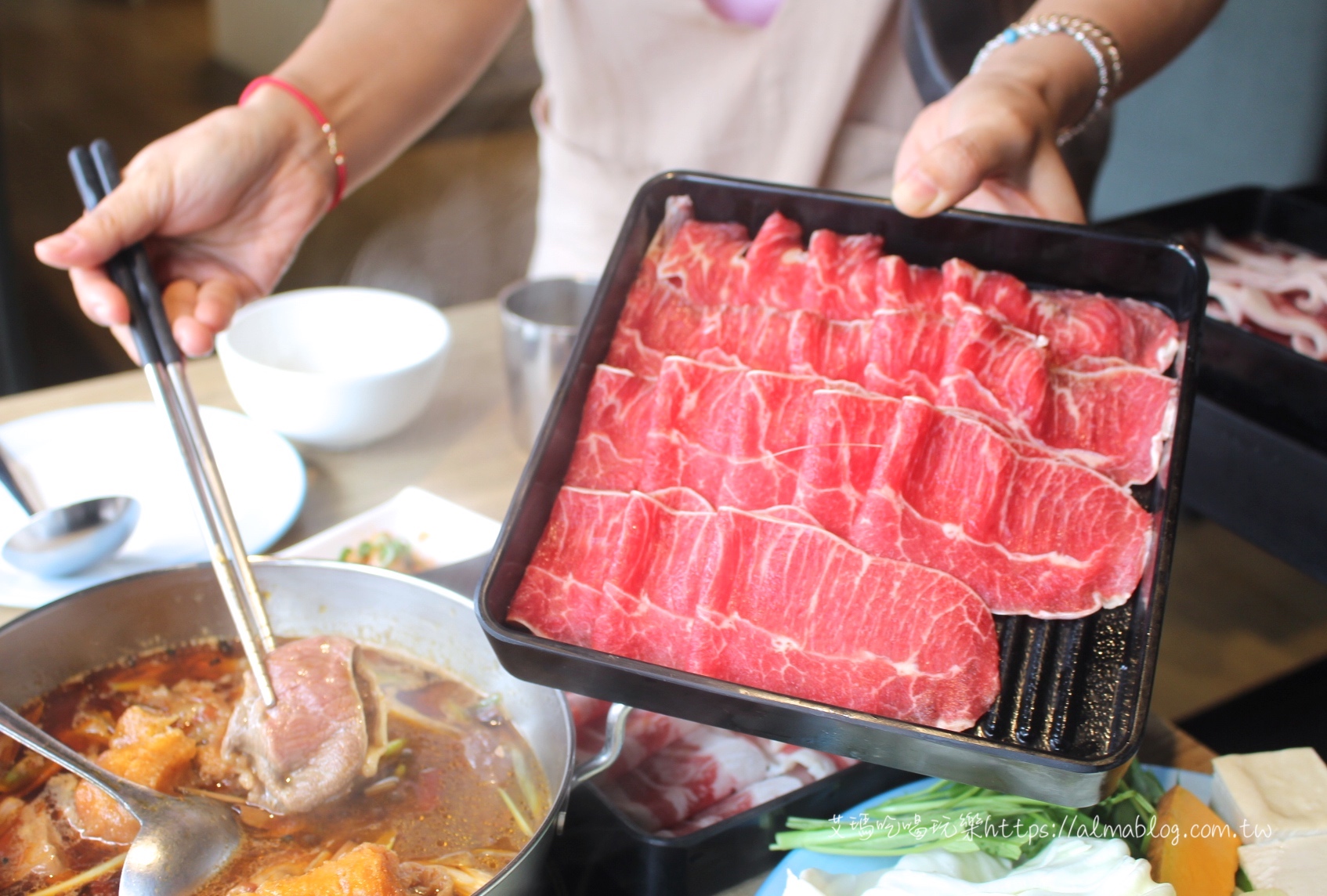 〖鬥牛士二鍋〗北部唯一在桃園！最便宜只要328元吃到飽．上百種食材隨你吃．每日限量“大仙肉盤”必訂