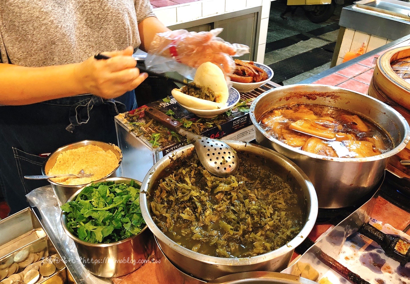 台灣小吃,安徽准南牛肉湯,小王煮瓜,必比登推介名單,昶鴻麵點,源芳刈包,老麵胡椒餅,菊花麵,華西街美食,香菇滷肉飯,香蔥餅 台灣小吃,安徽准南牛肉湯,小王煮瓜,必比登推介名單,昶鴻麵點,源芳刈包,老麵胡椒餅,菊花麵,華西街美食,香菇滷肉飯,香蔥餅