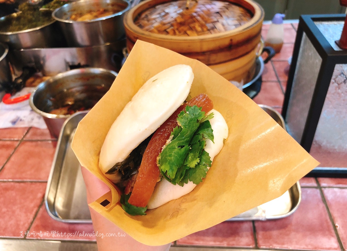 台灣小吃,安徽准南牛肉湯,小王煮瓜,必比登推介名單,昶鴻麵點,源芳刈包,老麵胡椒餅,菊花麵,華西街美食,香菇滷肉飯,香蔥餅