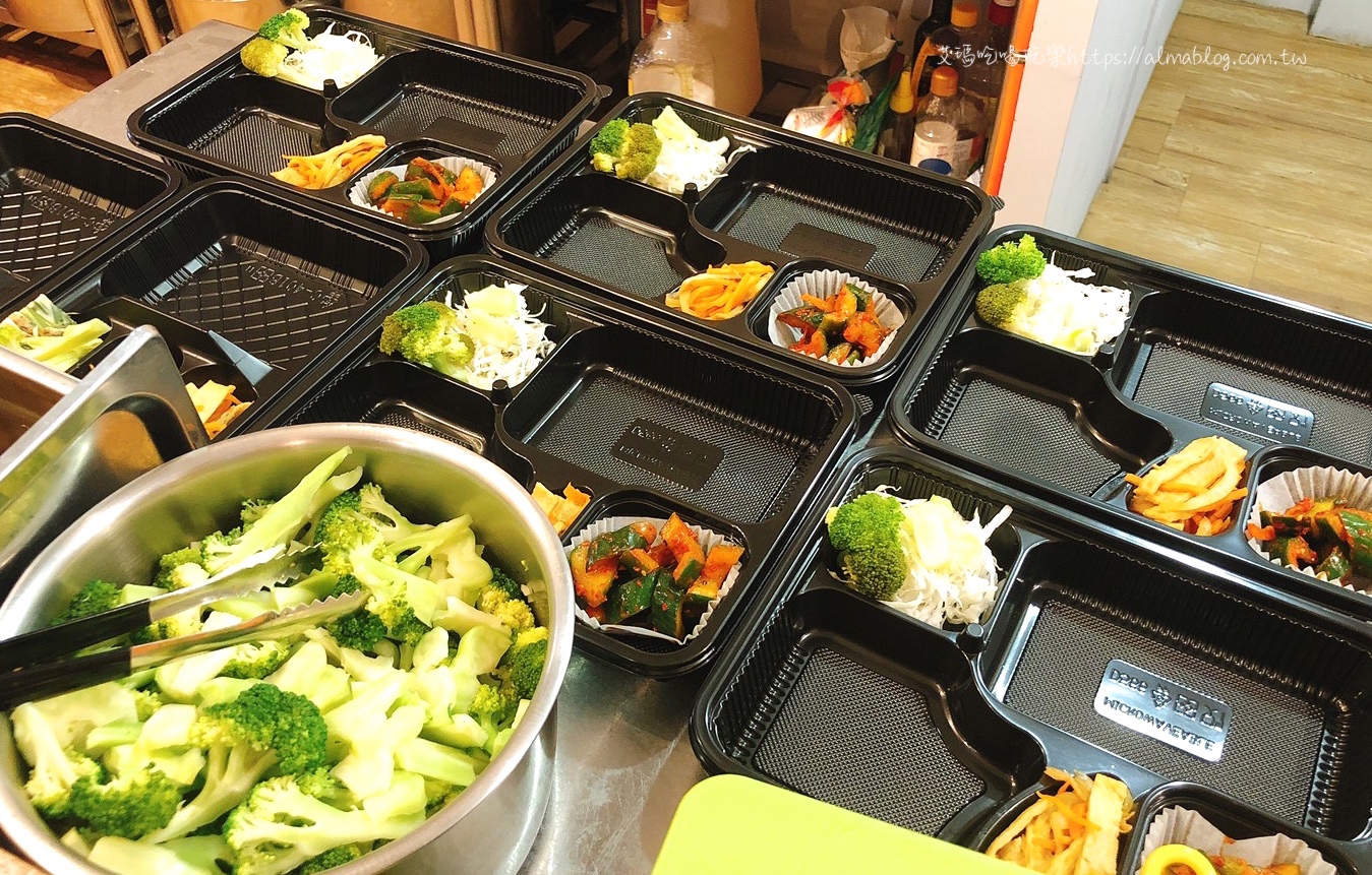 〖Finebox 好食〗韓國女生開的便當店!豪華편리한多達七樣菜.附大醬湯&手工飲 〖Finebox 好食〗韓國女生開的便當店!豪華편리한多達七樣菜.附大醬湯&手工飲