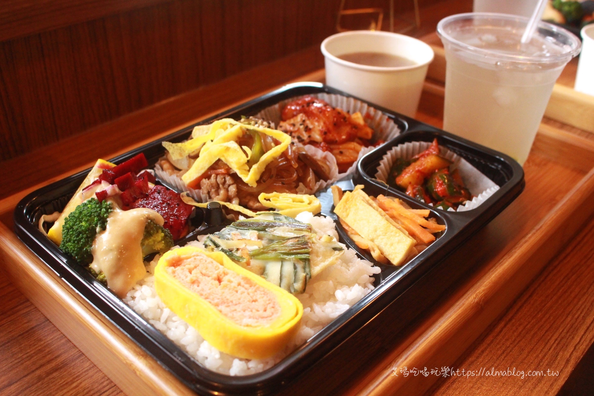 〖Finebox 好食〗韓國女生開的便當店!豪華편리한多達七樣菜.附大醬湯&手工飲 〖Finebox 好食〗韓國女生開的便當店!豪華편리한多達七樣菜.附大醬湯&手工飲