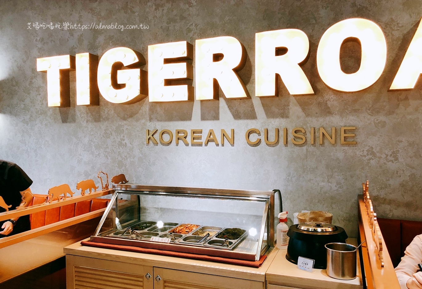 〖韓虎嘯〗韓國湯定食專賣店!8種湯底298元起.道地韓式小菜&咖喱無限享用.桃園新光影城分店 〖韓虎嘯〗韓國湯定食專賣店!8種湯底298元起.道地韓式小菜&咖喱無限享用.桃園新光影城分店