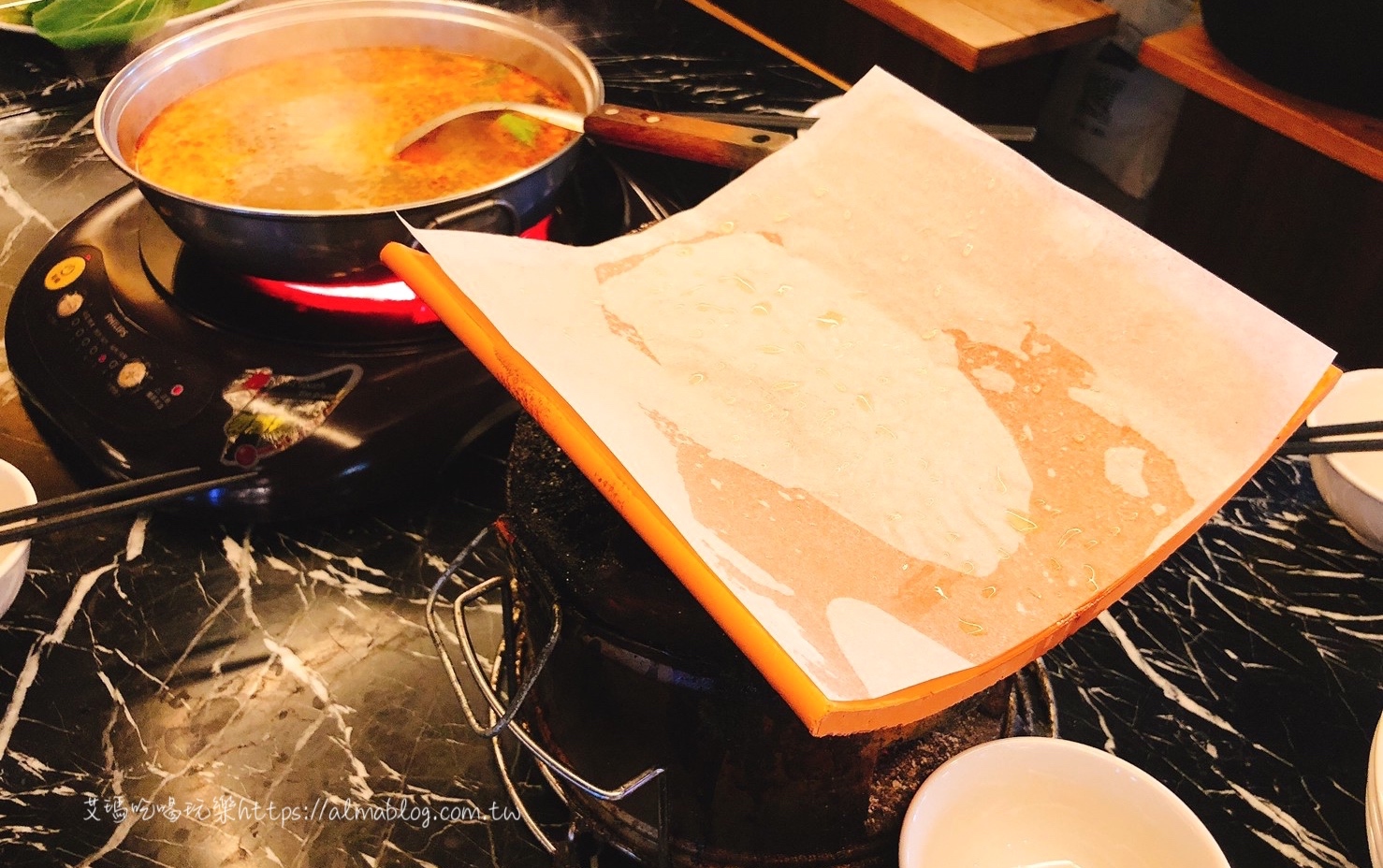 摩摩渣渣,桃園吃到飽,瓦片燒肉,紅瓦越式碳烤,越式傳統咖啡,越式春捲,越式烤雞翅,鴨仔蛋 摩摩渣渣,桃園吃到飽,瓦片燒肉,紅瓦越式碳烤,越式傳統咖啡,越式春捲,越式烤雞翅,鴨仔蛋