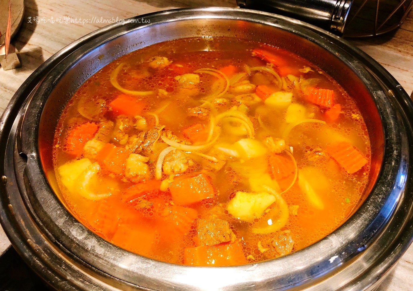摩摩渣渣,桃園吃到飽,瓦片燒肉,紅瓦越式碳烤,越式傳統咖啡,越式春捲,越式烤雞翅,鴨仔蛋 摩摩渣渣,桃園吃到飽,瓦片燒肉,紅瓦越式碳烤,越式傳統咖啡,越式春捲,越式烤雞翅,鴨仔蛋