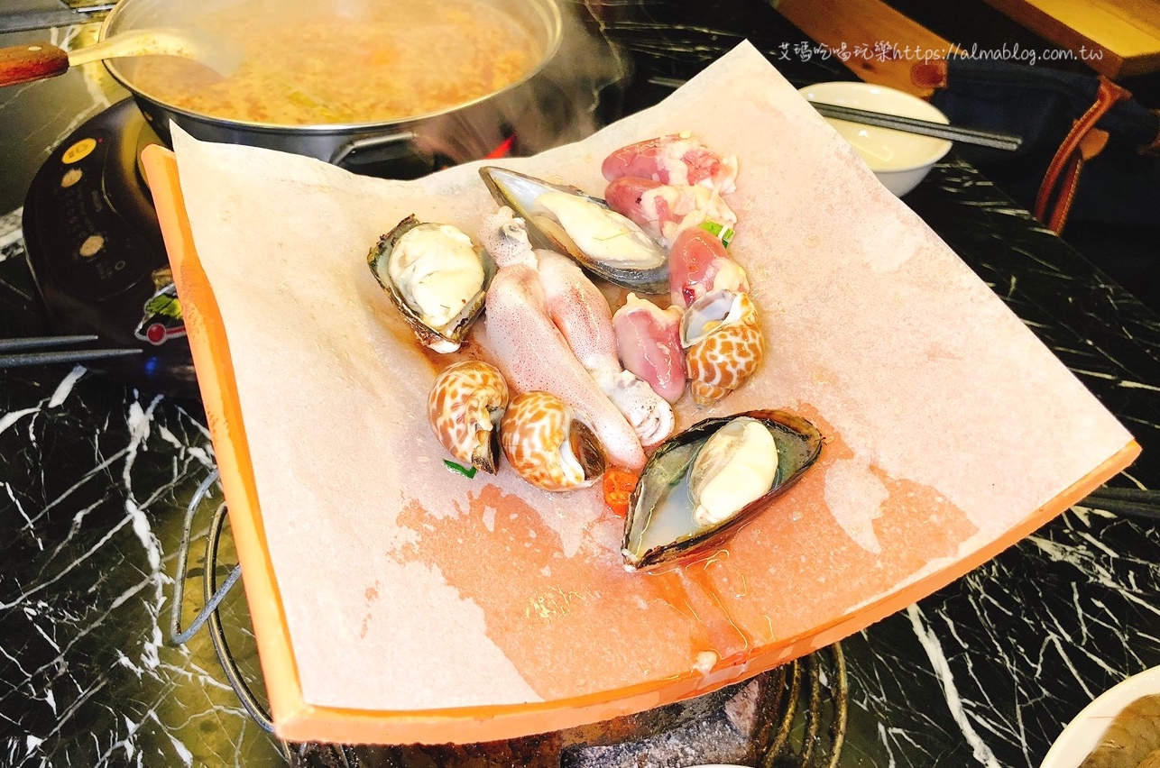 摩摩渣渣,桃園吃到飽,瓦片燒肉,紅瓦越式碳烤,越式傳統咖啡,越式春捲,越式烤雞翅,鴨仔蛋 摩摩渣渣,桃園吃到飽,瓦片燒肉,紅瓦越式碳烤,越式傳統咖啡,越式春捲,越式烤雞翅,鴨仔蛋