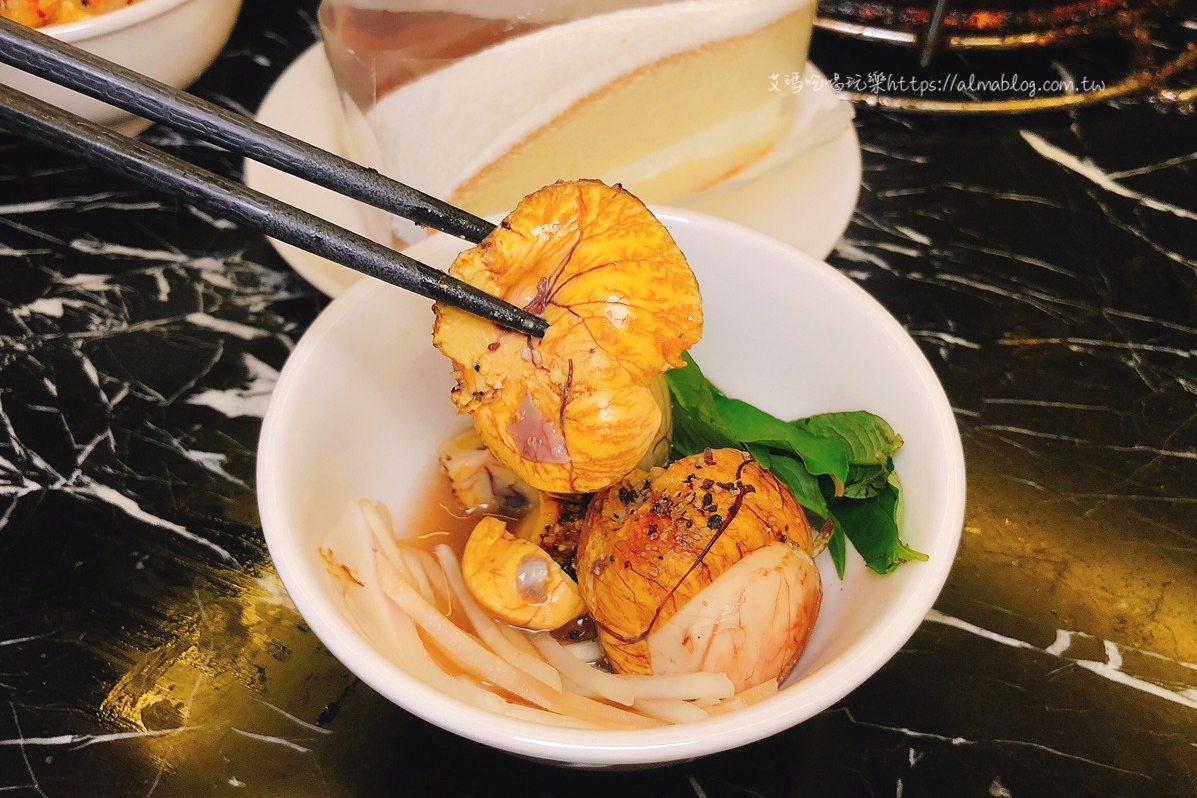 摩摩渣渣,桃園吃到飽,瓦片燒肉,紅瓦越式碳烤,越式傳統咖啡,越式春捲,越式烤雞翅,鴨仔蛋 摩摩渣渣,桃園吃到飽,瓦片燒肉,紅瓦越式碳烤,越式傳統咖啡,越式春捲,越式烤雞翅,鴨仔蛋