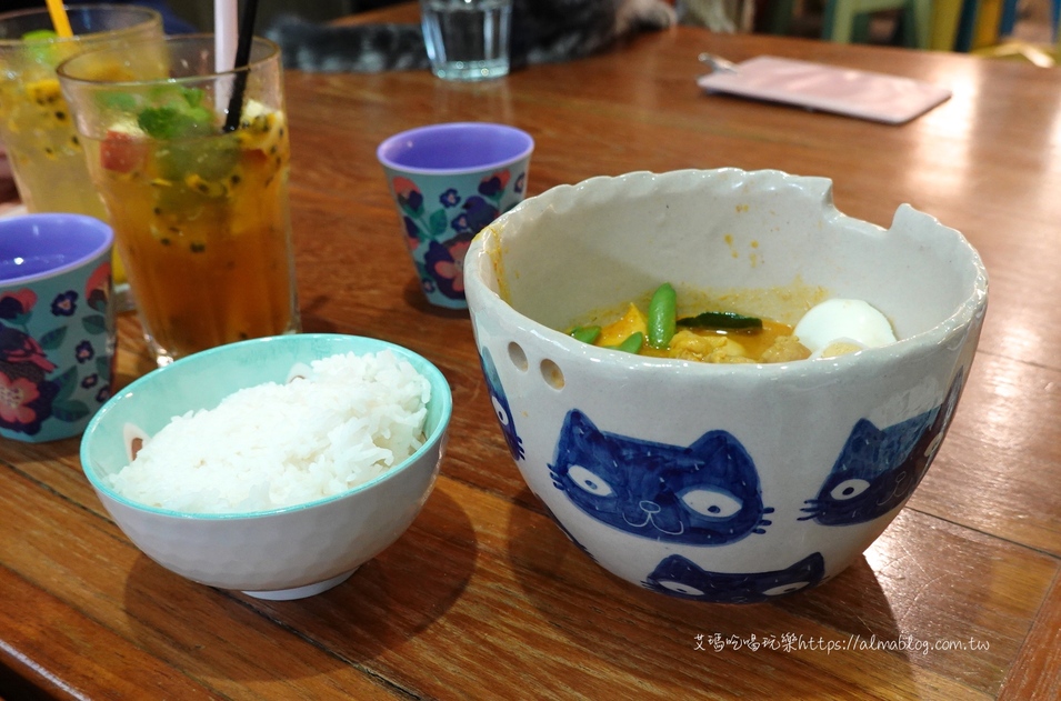 〖貓泰泰 Mao Thai Thai〗開業六年貓咪餐廳！體驗當一個專業貓奴．來者是客貓是主子．泰式料理อาหารไทย