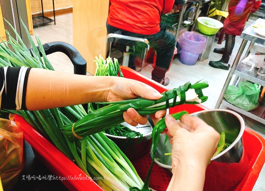 〖東石鮮蚵〗痛風走開！嘉義東石產地直達．每碗鮮蚵都是滿滿滿．蚵嗲超酥脆Ｘ炸蔥段