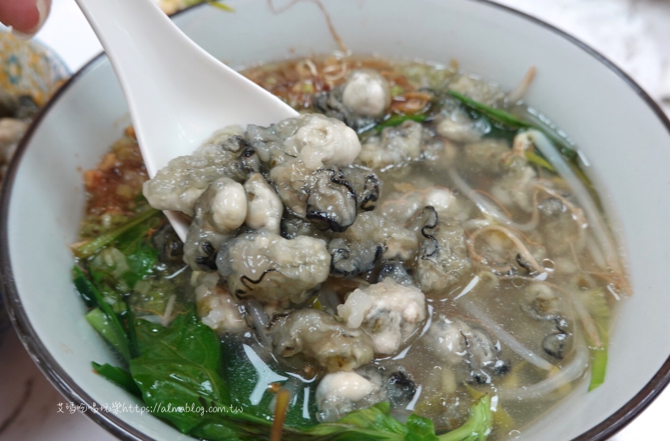 〖東石鮮蚵〗痛風走開！嘉義東石產地直達．每碗鮮蚵都是滿滿滿．蚵嗲超酥脆Ｘ炸蔥段