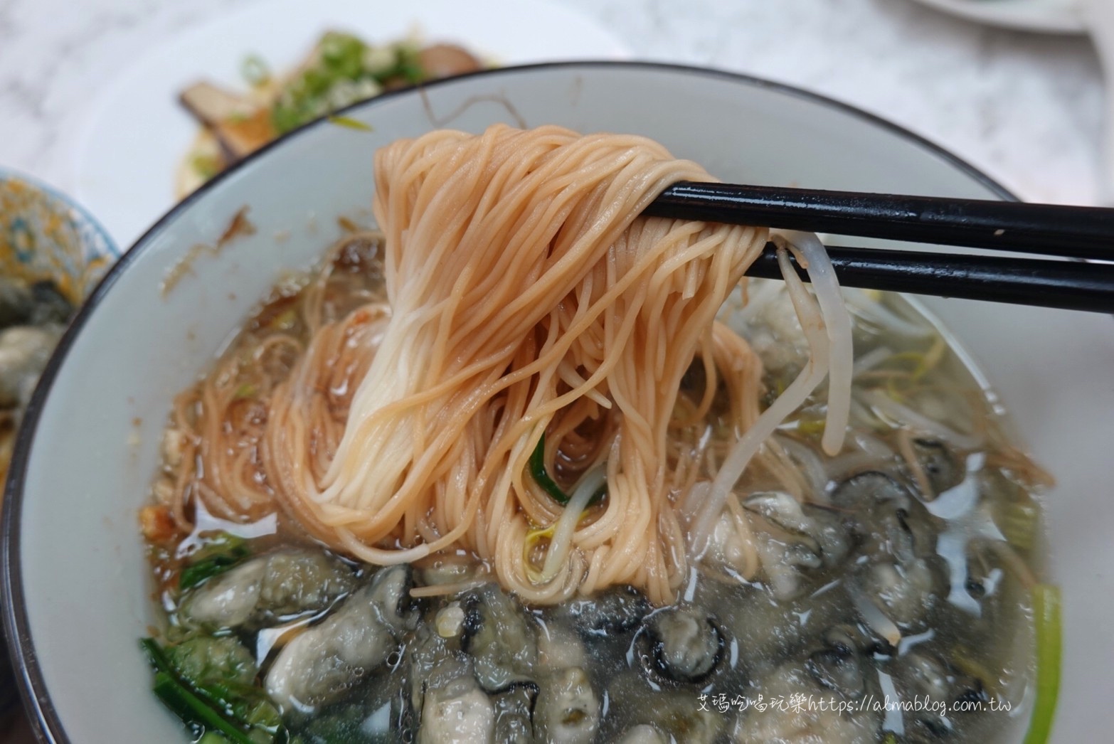 〖東石鮮蚵〗痛風走開！嘉義東石產地直達．每碗鮮蚵都是滿滿滿．蚵嗲超酥脆Ｘ炸蔥段