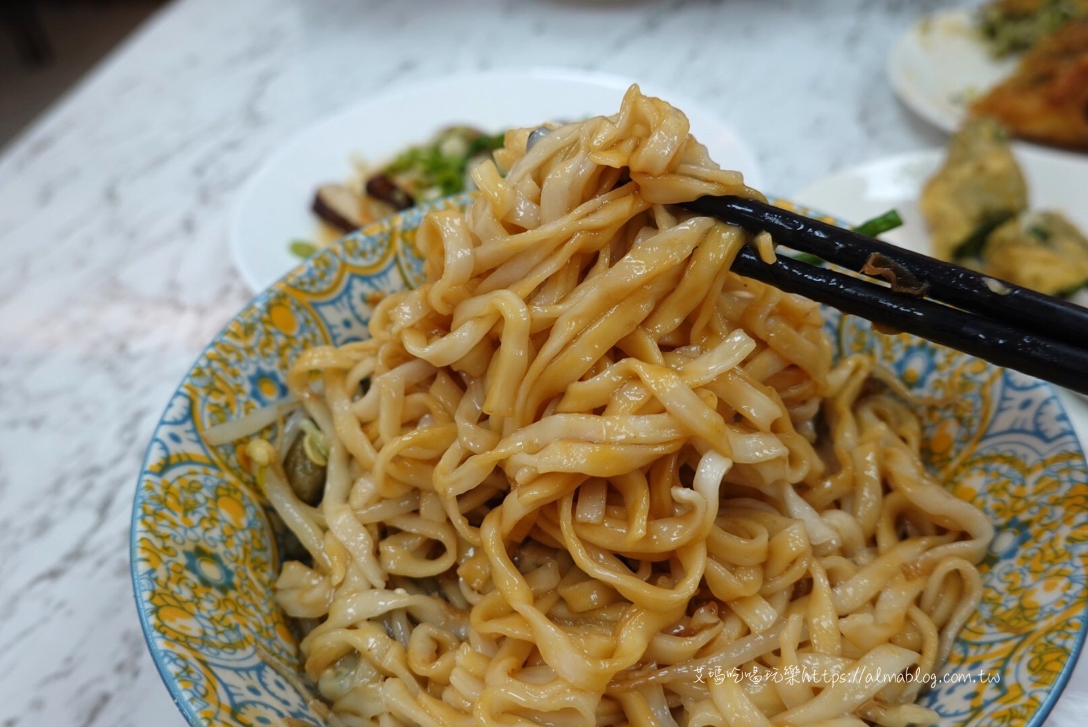 〖東石鮮蚵〗痛風走開！嘉義東石產地直達．每碗鮮蚵都是滿滿滿．蚵嗲超酥脆Ｘ炸蔥段