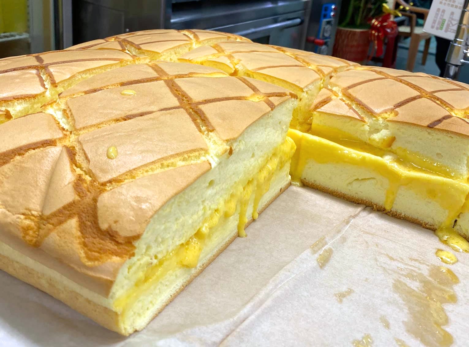 〖蛋願古早味現烤蛋糕〗會流沙的古早味蛋糕！現烤原味蛋糕只要50元．多達10種口味～想吃要看出爐時間