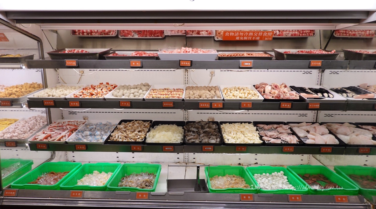 極鮮火鍋新品牌！329元自助Buffet吃到飽．上百種選擇+六種湯底+熟食+握壽司+++