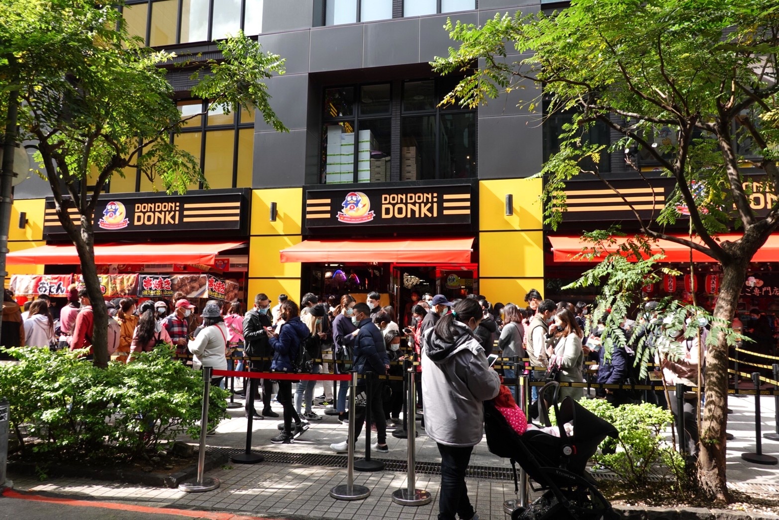 〖Don Don Donki〗台灣也有24H唐吉軻德！DON DON DONKI 西門店一次逛三層．日本藥妝.生鮮.零食.18禁