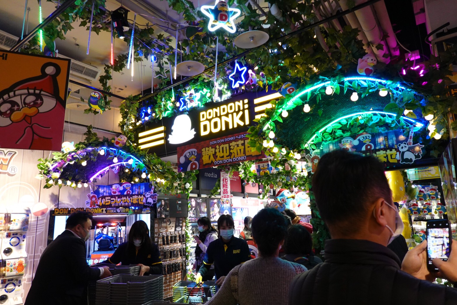 〖Don Don Donki〗台灣也有24H唐吉軻德！DON DON DONKI 西門店一次逛三層．日本藥妝.生鮮.零食.18禁