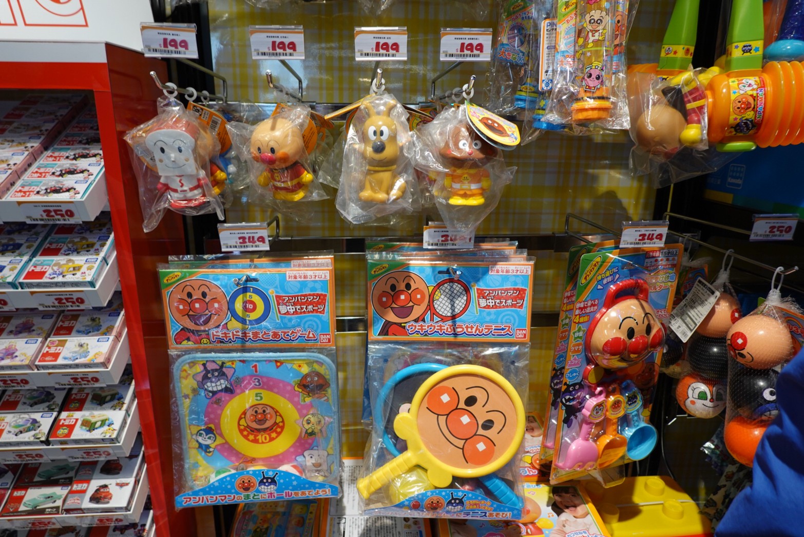 〖Don Don Donki〗台灣也有24H唐吉軻德！DON DON DONKI 西門店一次逛三層．日本藥妝.生鮮.零食.18禁