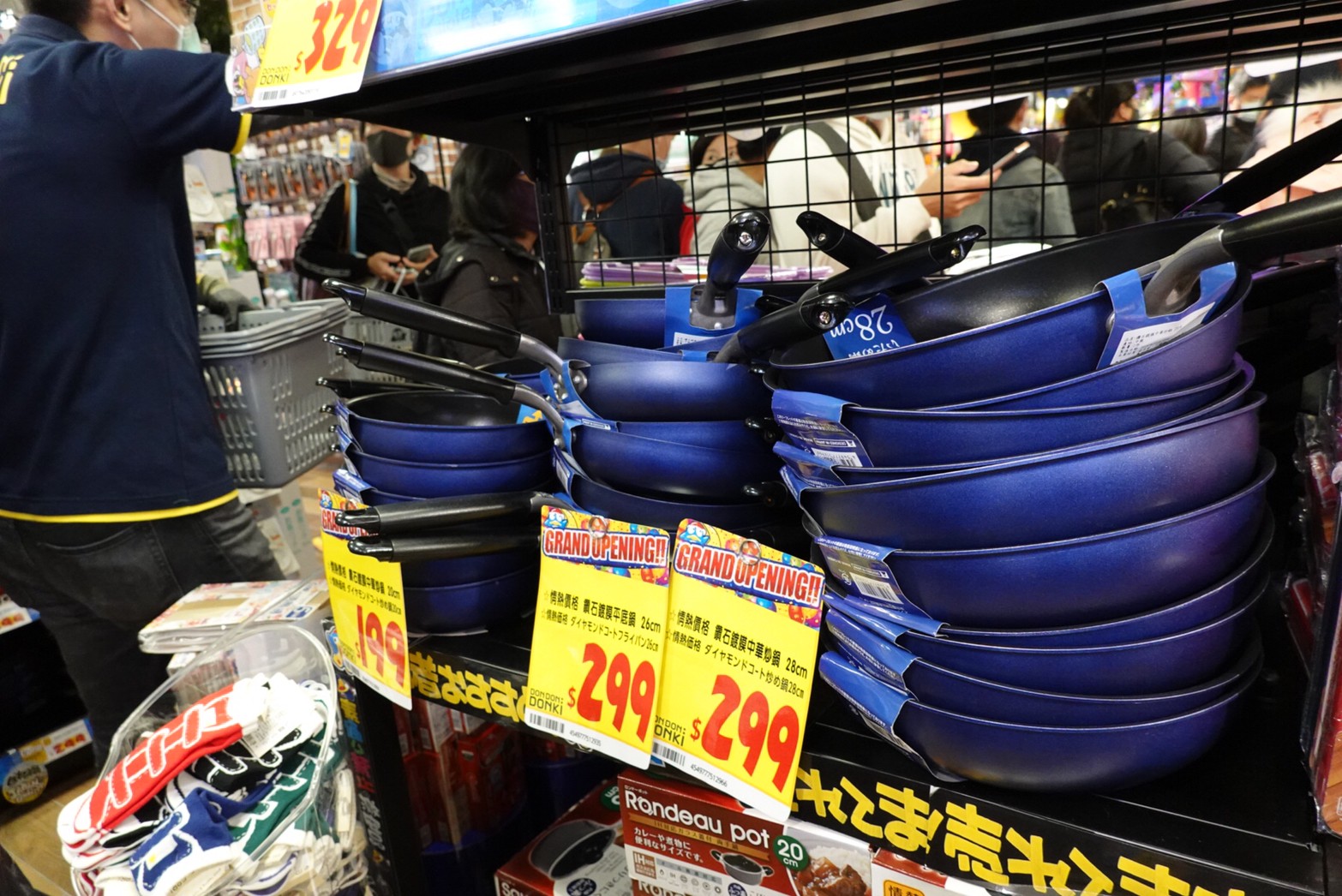 〖Don Don Donki〗台灣也有24H唐吉軻德！DON DON DONKI 西門店一次逛三層．日本藥妝.生鮮.零食.18禁