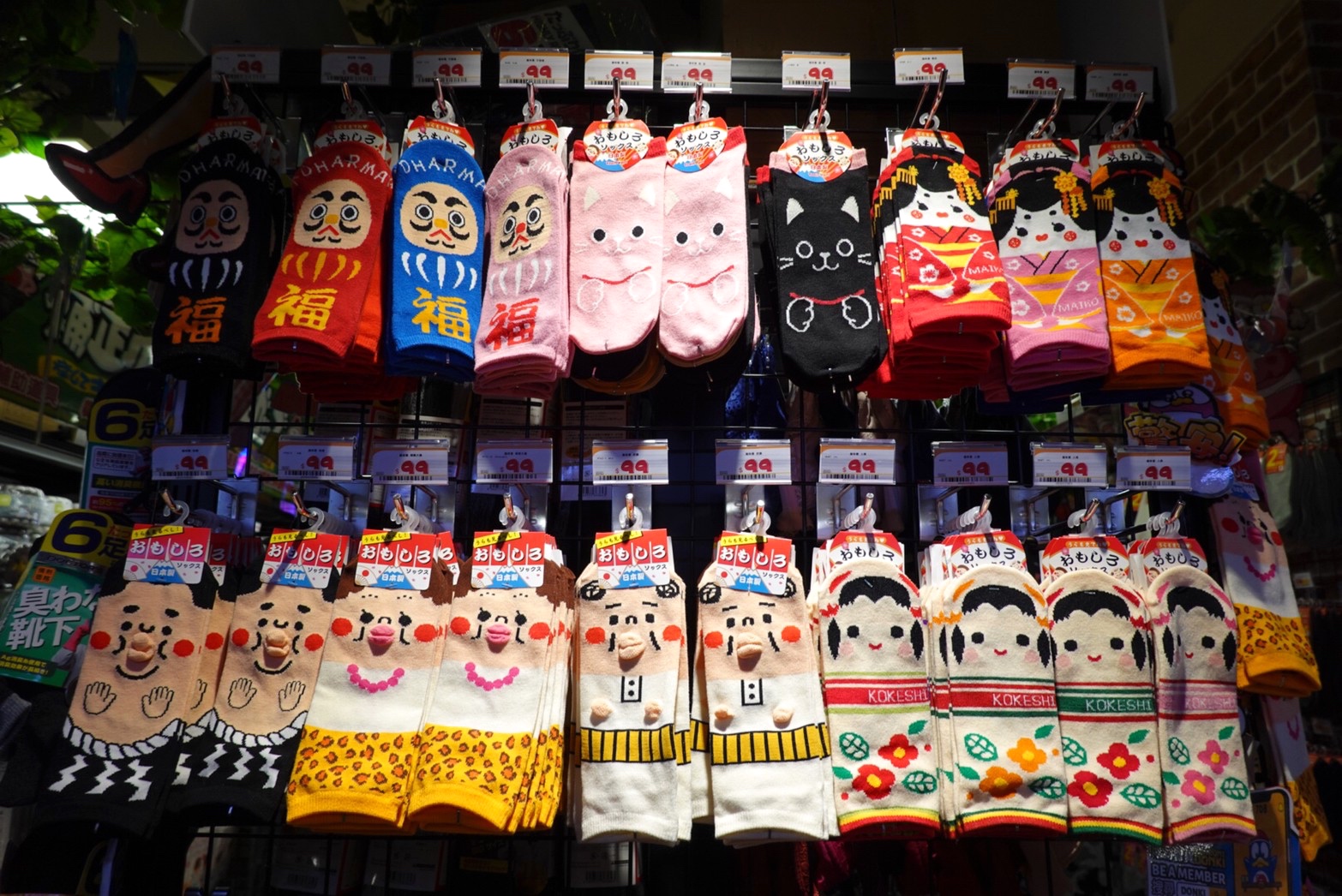 〖Don Don Donki〗台灣也有24H唐吉軻德！DON DON DONKI 西門店一次逛三層．日本藥妝.生鮮.零食.18禁