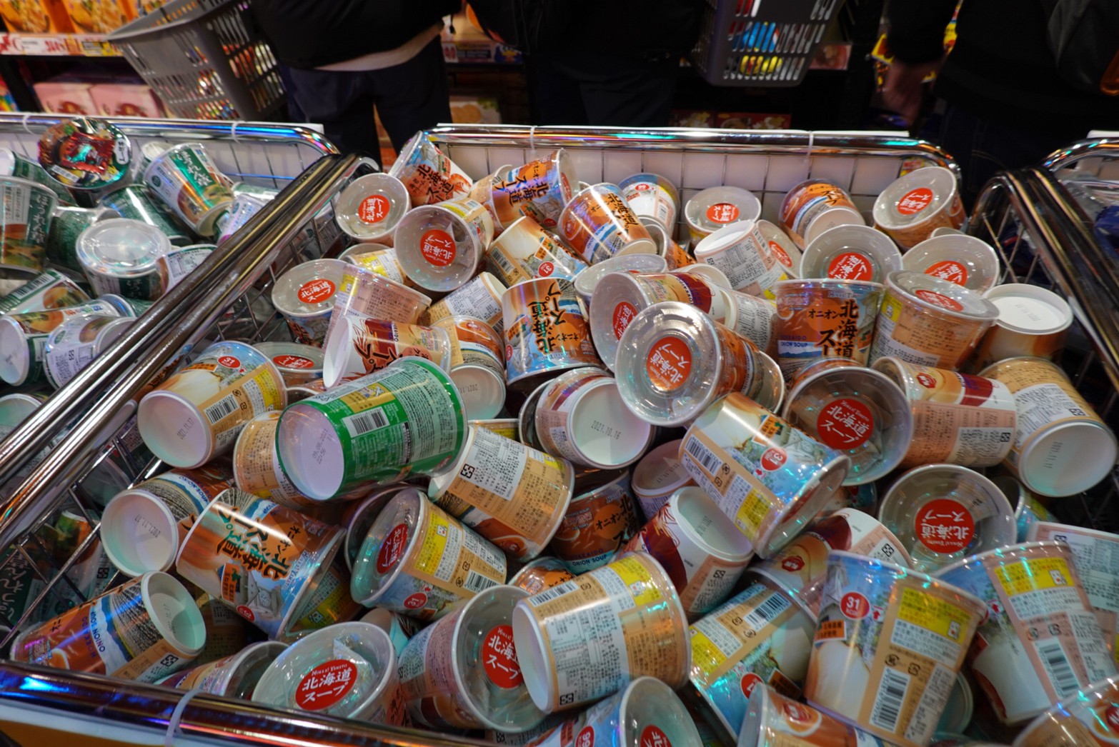 〖Don Don Donki〗台灣也有24H唐吉軻德！DON DON DONKI 西門店一次逛三層．日本藥妝.生鮮.零食.18禁