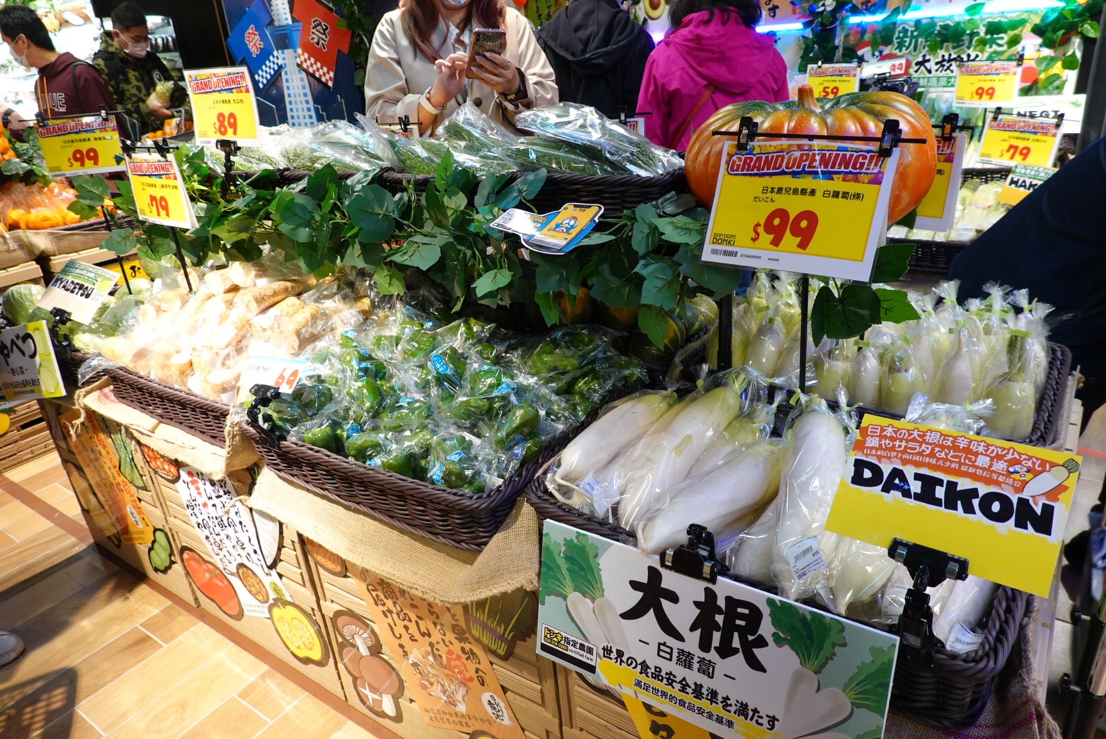 〖Don Don Donki〗台灣也有24H唐吉軻德！DON DON DONKI 西門店一次逛三層．日本藥妝.生鮮.零食.18禁