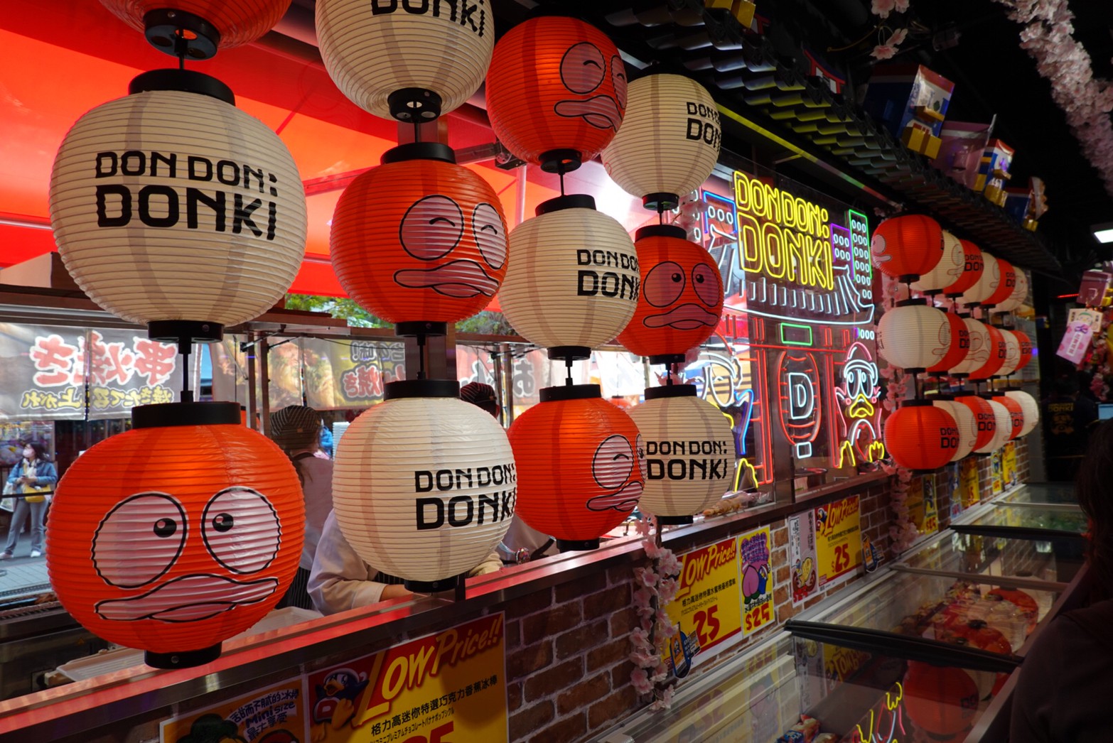 〖Don Don Donki〗台灣也有24H唐吉軻德！DON DON DONKI 西門店一次逛三層．日本藥妝.生鮮.零食.18禁
