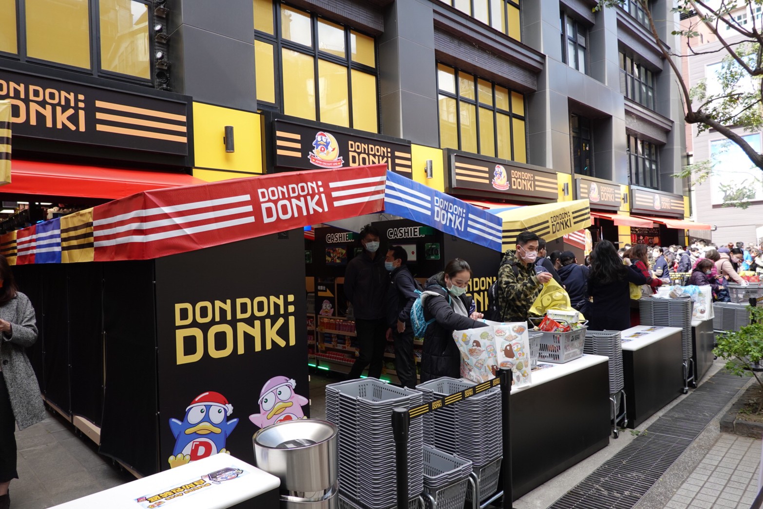 〖Don Don Donki〗台灣也有24H唐吉軻德！DON DON DONKI 西門店一次逛三層．日本藥妝.生鮮.零食.18禁