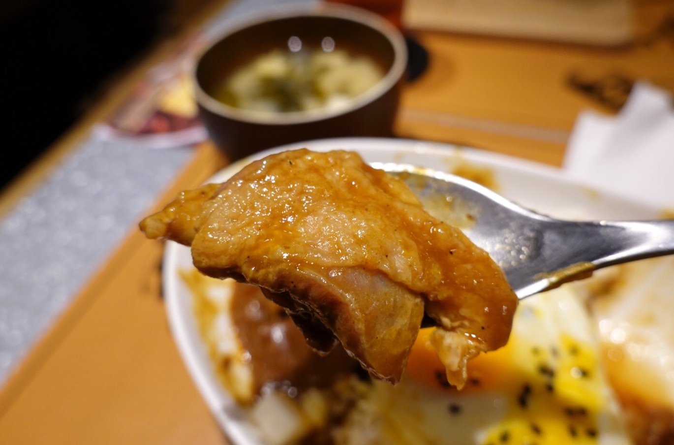 〖佐藤咖哩Sato Curry〗網友票選TOP必吃．日本埼玉縣來的咖喱！ 一定要加辣的カレーライス？還要搭配半熟蛋