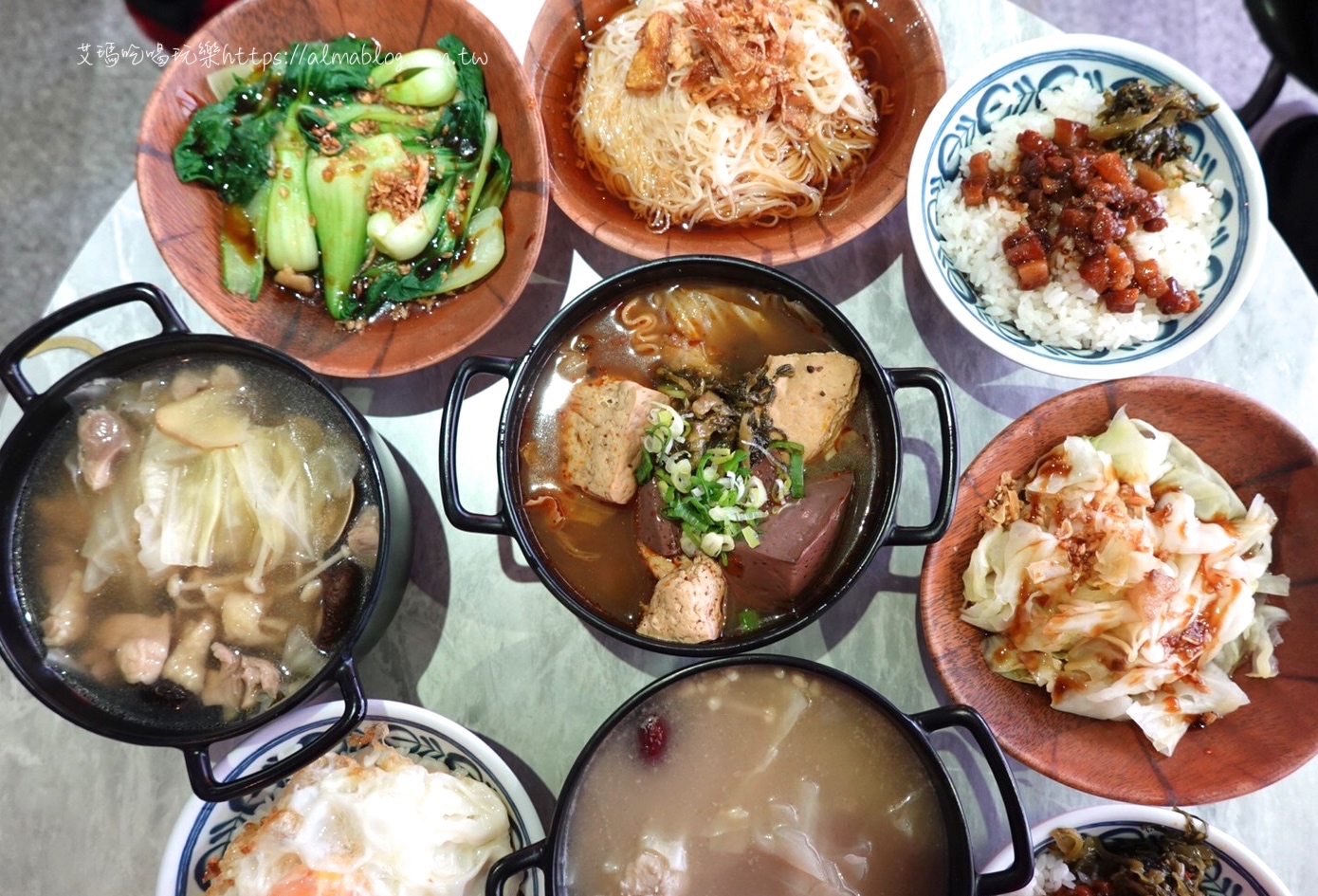台中美食,國民小吃,川辣滷肉飯,港式胡椒蛤蠣煲湯,滷肉飯,福來芳x川辣銷魂飯館,老饕滷肉飯,豬油拌飯,香菇蛤蠣雞,麻油乾麵線,麻辣豆腐鴨血泡麵 台中美食,國民小吃,川辣滷肉飯,港式胡椒蛤蠣煲湯,滷肉飯,福來芳x川辣銷魂飯館,老饕滷肉飯,豬油拌飯,香菇蛤蠣雞,麻油乾麵線,麻辣豆腐鴨血泡麵