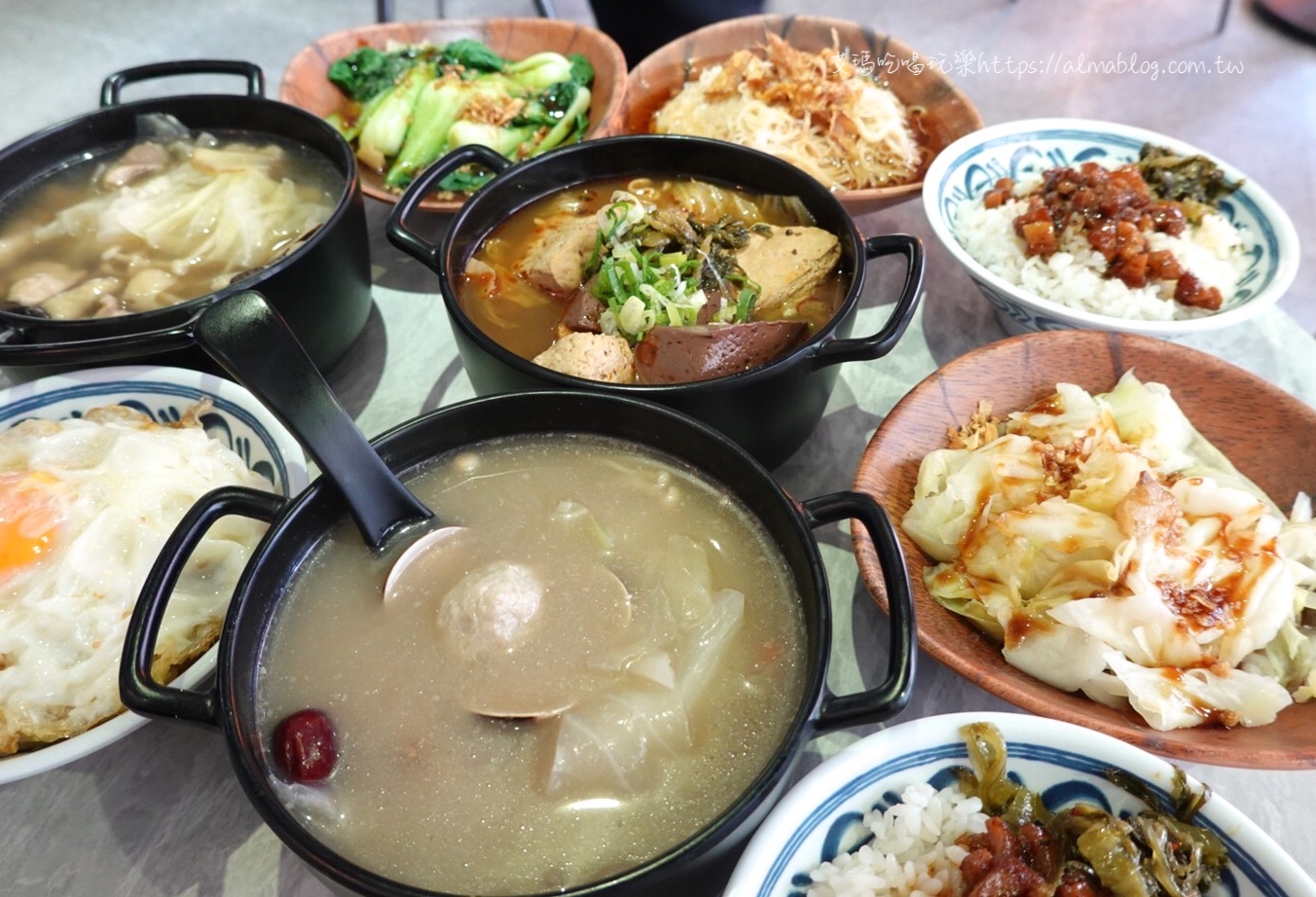 台中美食,國民小吃,川辣滷肉飯,港式胡椒蛤蠣煲湯,滷肉飯,福來芳x川辣銷魂飯館,老饕滷肉飯,豬油拌飯,香菇蛤蠣雞,麻油乾麵線,麻辣豆腐鴨血泡麵 台中美食,國民小吃,川辣滷肉飯,港式胡椒蛤蠣煲湯,滷肉飯,福來芳x川辣銷魂飯館,老饕滷肉飯,豬油拌飯,香菇蛤蠣雞,麻油乾麵線,麻辣豆腐鴨血泡麵