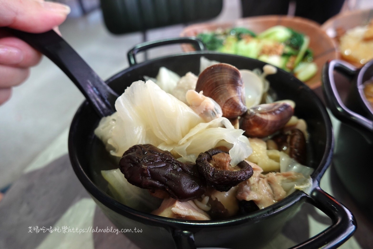 台中美食,國民小吃,川辣滷肉飯,港式胡椒蛤蠣煲湯,滷肉飯,福來芳x川辣銷魂飯館,老饕滷肉飯,豬油拌飯,香菇蛤蠣雞,麻油乾麵線,麻辣豆腐鴨血泡麵 台中美食,國民小吃,川辣滷肉飯,港式胡椒蛤蠣煲湯,滷肉飯,福來芳x川辣銷魂飯館,老饕滷肉飯,豬油拌飯,香菇蛤蠣雞,麻油乾麵線,麻辣豆腐鴨血泡麵