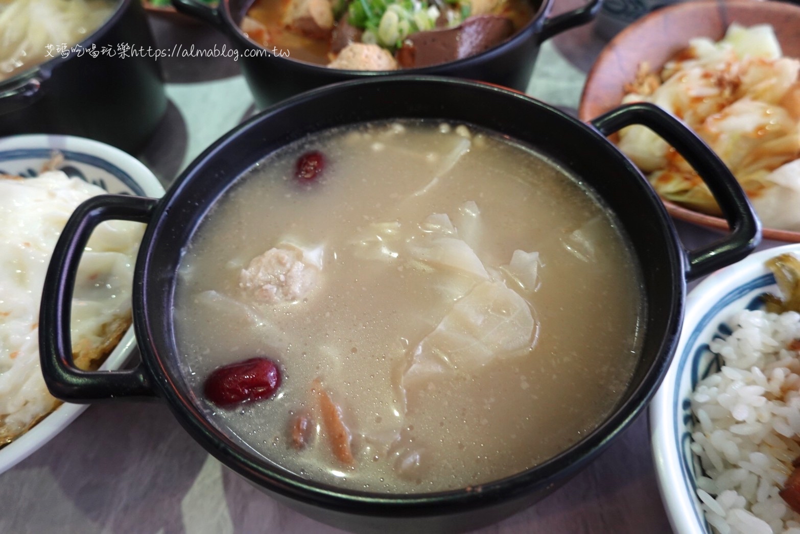 台中美食,國民小吃,川辣滷肉飯,港式胡椒蛤蠣煲湯,滷肉飯,福來芳x川辣銷魂飯館,老饕滷肉飯,豬油拌飯,香菇蛤蠣雞,麻油乾麵線,麻辣豆腐鴨血泡麵 台中美食,國民小吃,川辣滷肉飯,港式胡椒蛤蠣煲湯,滷肉飯,福來芳x川辣銷魂飯館,老饕滷肉飯,豬油拌飯,香菇蛤蠣雞,麻油乾麵線,麻辣豆腐鴨血泡麵