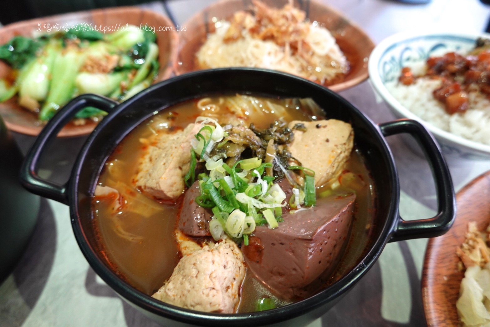 台中美食,國民小吃,川辣滷肉飯,港式胡椒蛤蠣煲湯,滷肉飯,福來芳x川辣銷魂飯館,老饕滷肉飯,豬油拌飯,香菇蛤蠣雞,麻油乾麵線,麻辣豆腐鴨血泡麵 台中美食,國民小吃,川辣滷肉飯,港式胡椒蛤蠣煲湯,滷肉飯,福來芳x川辣銷魂飯館,老饕滷肉飯,豬油拌飯,香菇蛤蠣雞,麻油乾麵線,麻辣豆腐鴨血泡麵