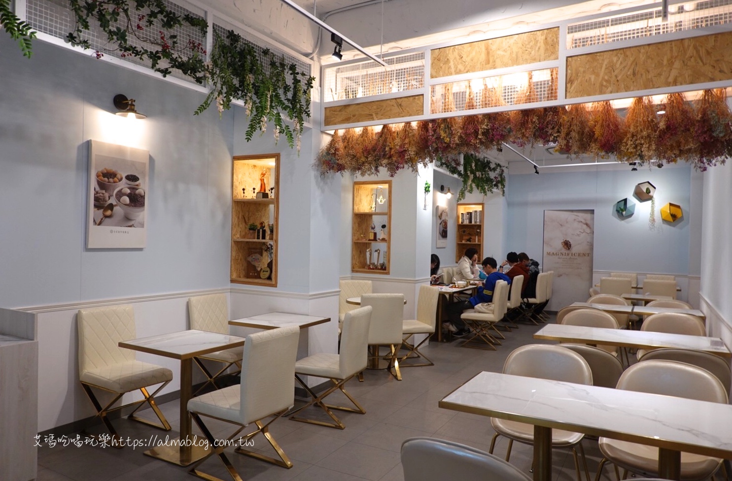在地10年以上庶民小吃!熱賣上千顆煎餃.華麗轉身冰店.23年碳烤雞排.料超多的國王&鮮芋QQ 在地10年以上庶民小吃!熱賣上千顆煎餃.華麗轉身冰店.23年碳烤雞排.料超多的國王&鮮芋QQ