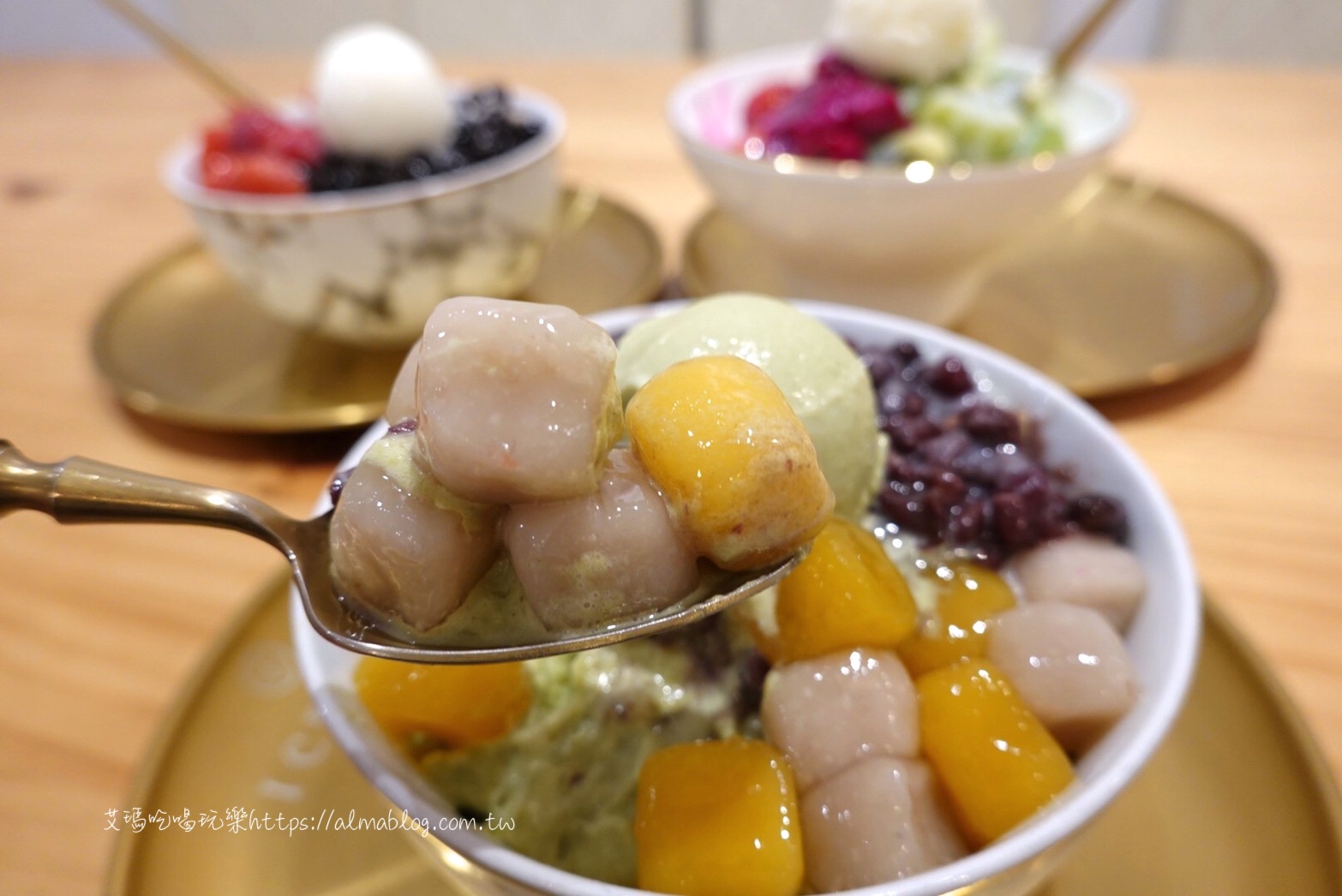 在地10年以上庶民小吃!熱賣上千顆煎餃.華麗轉身冰店.23年碳烤雞排.料超多的國王&鮮芋QQ 在地10年以上庶民小吃!熱賣上千顆煎餃.華麗轉身冰店.23年碳烤雞排.料超多的國王&鮮芋QQ