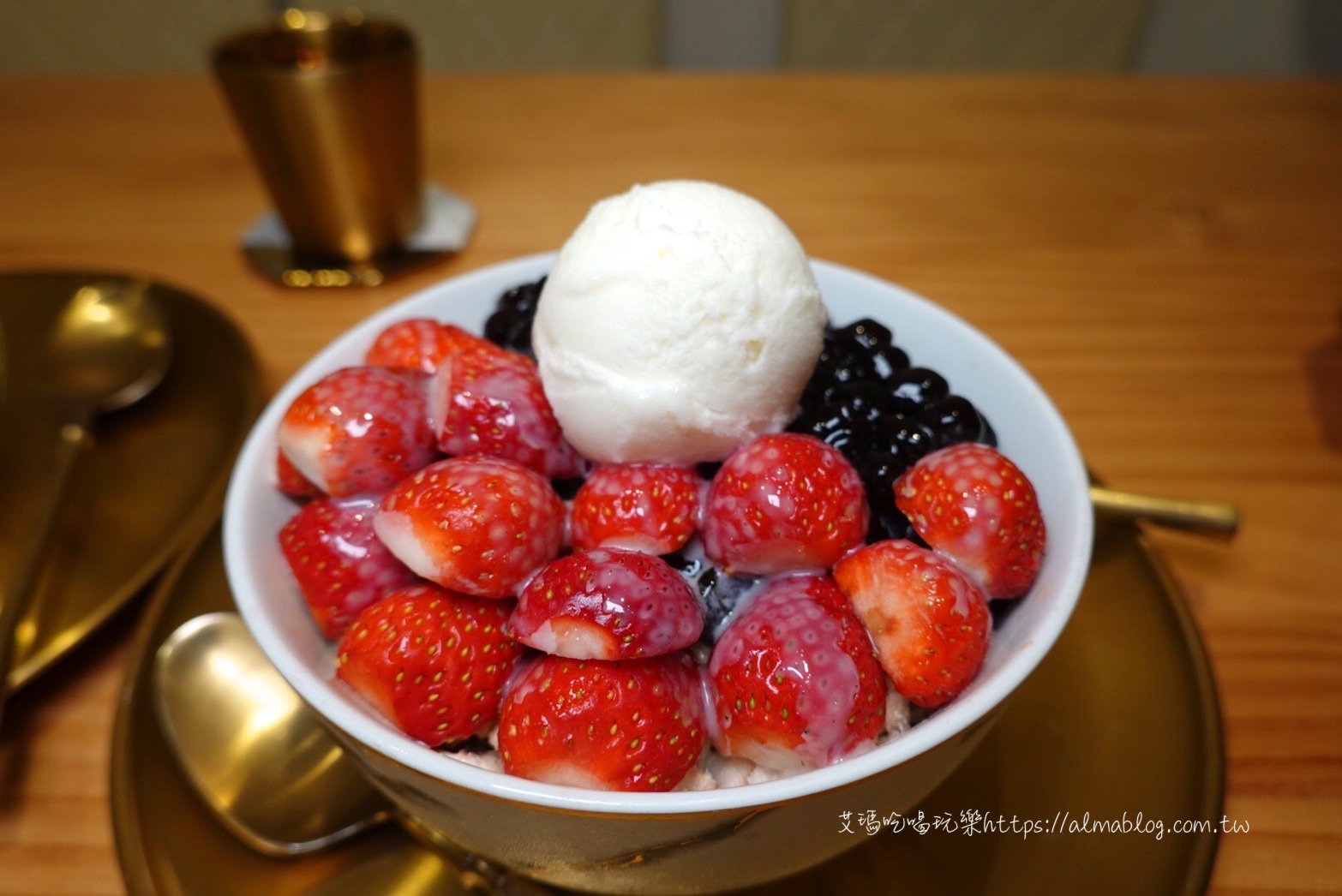 在地10年以上庶民小吃!熱賣上千顆煎餃.華麗轉身冰店.23年碳烤雞排.料超多的國王&鮮芋QQ 在地10年以上庶民小吃!熱賣上千顆煎餃.華麗轉身冰店.23年碳烤雞排.料超多的國王&鮮芋QQ